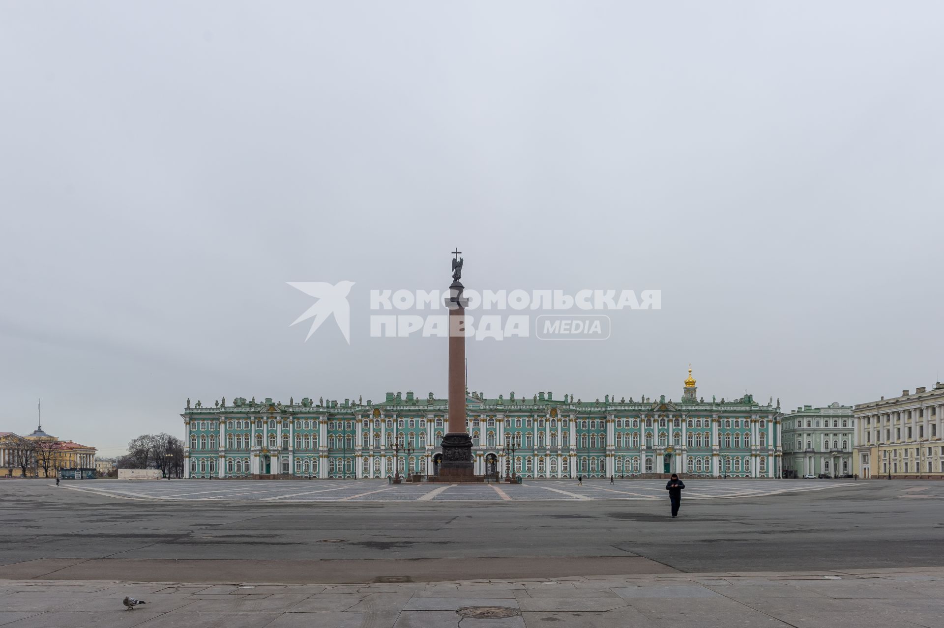 Санкт-Петербург. Дворцовая площадь без туристов.