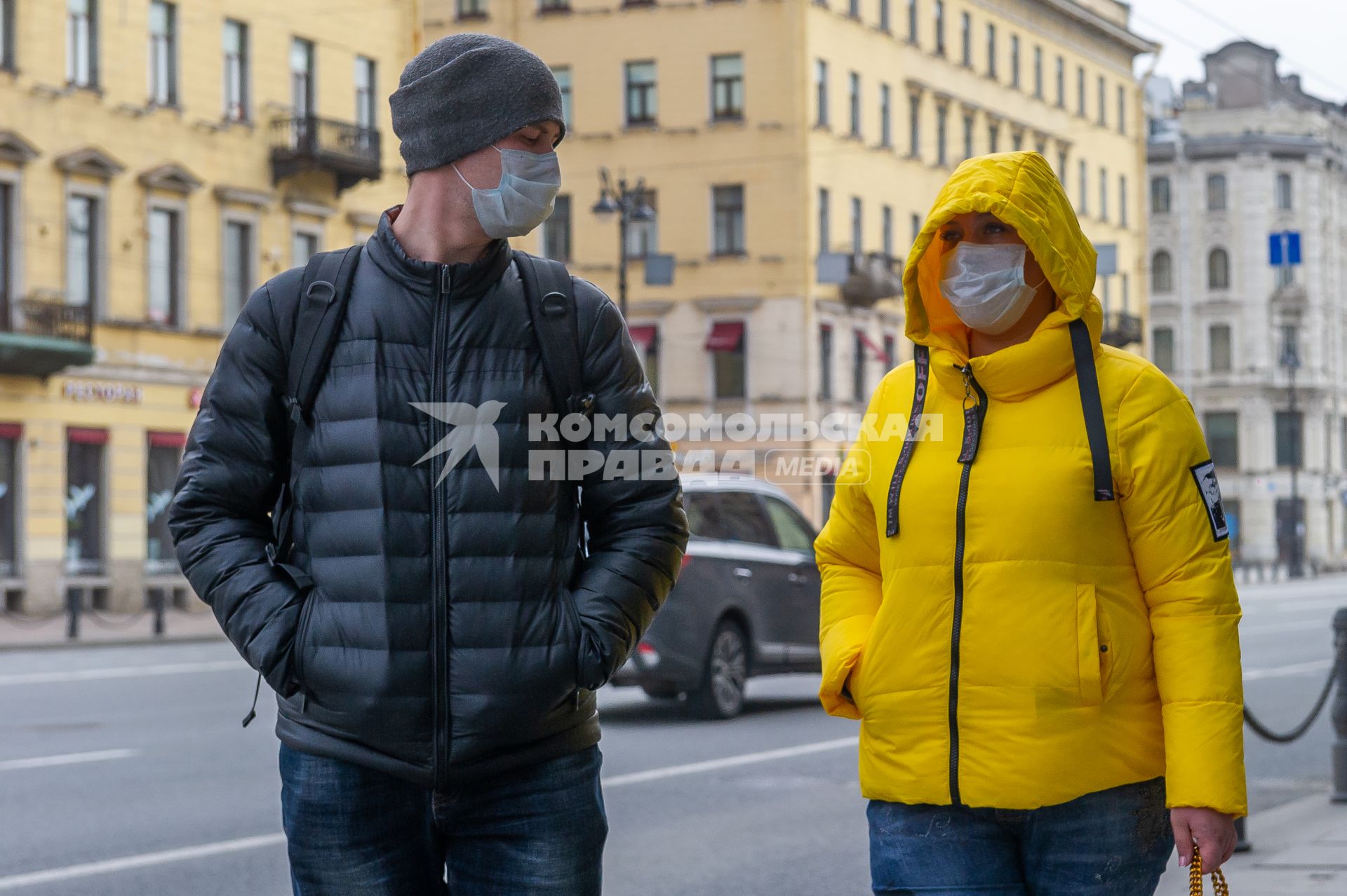 Санкт-Петербург. Жители города в медицинских масках.