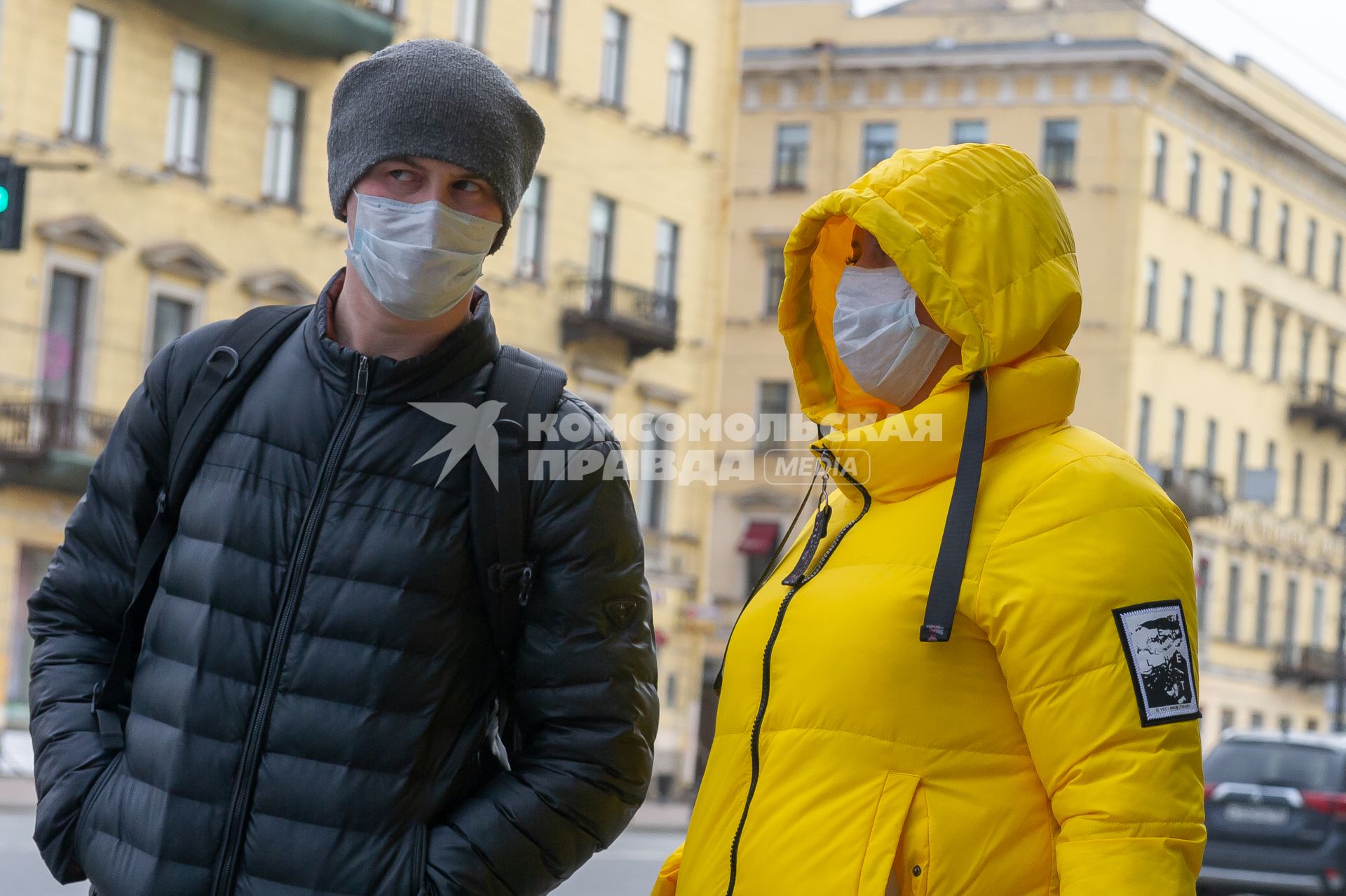 Санкт-Петербург. Жители города в медицинских масках.