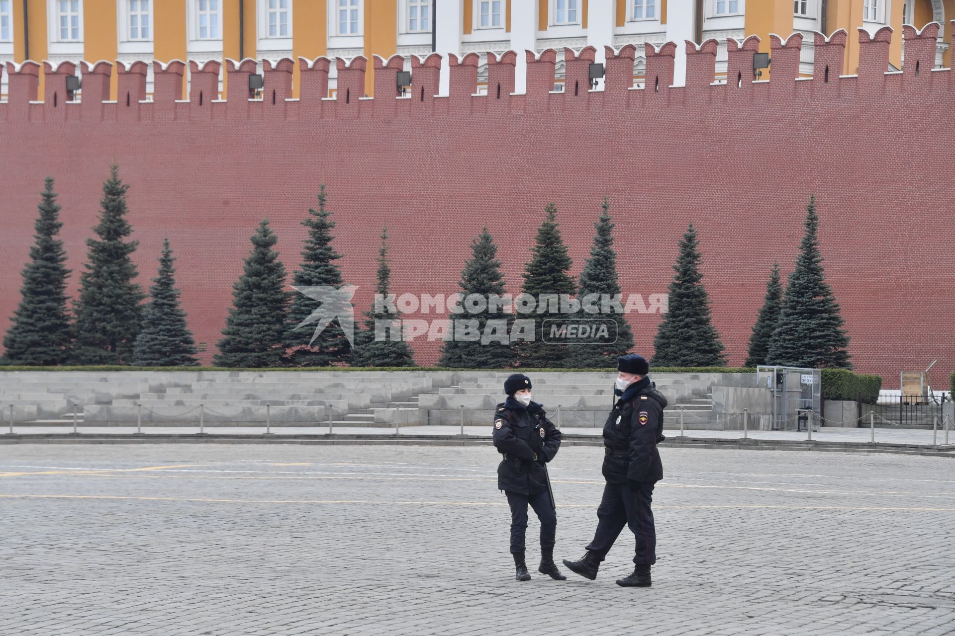 Москва.   Сотрудники полиции на Красной площади.