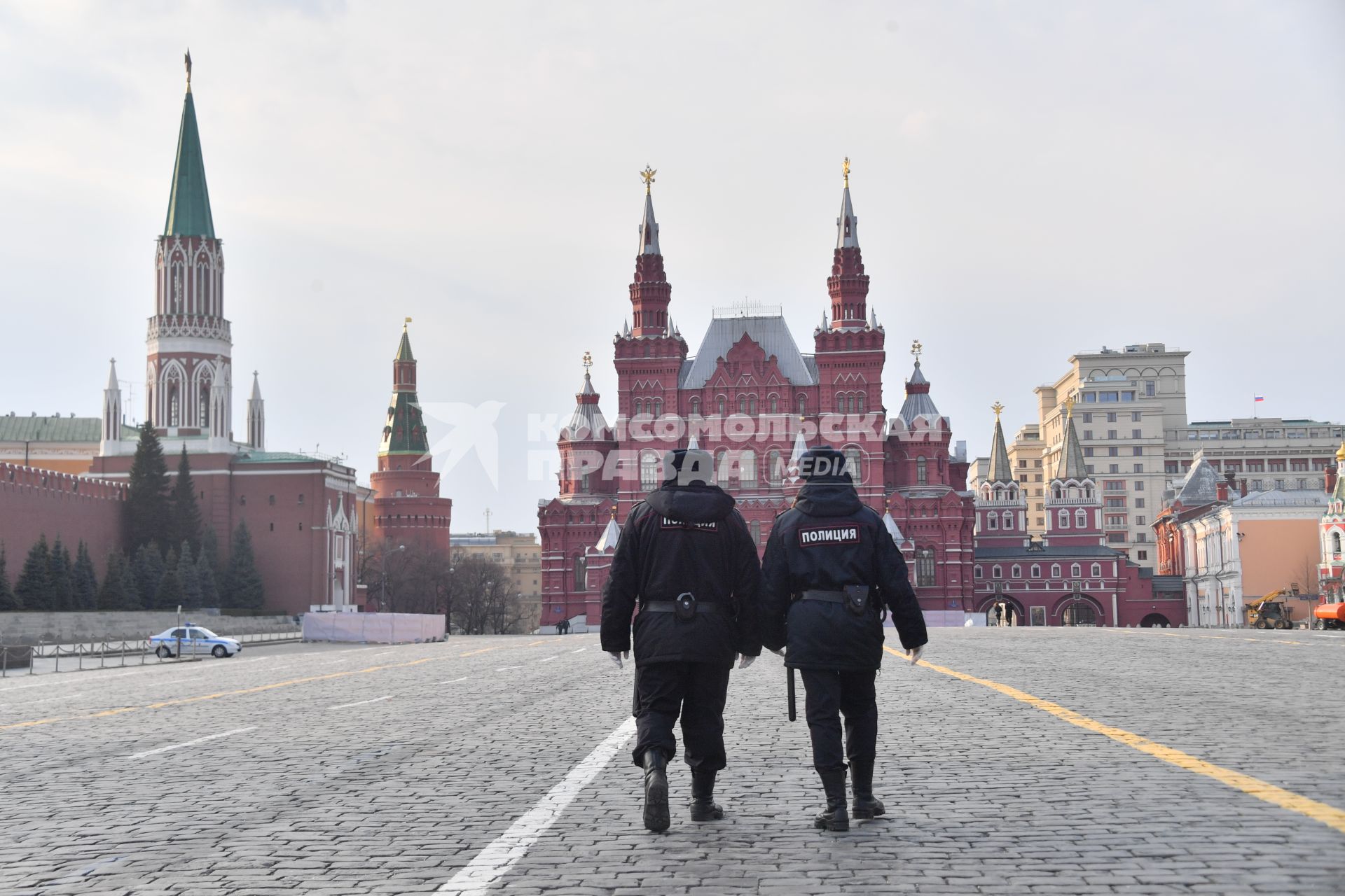 Москва.   Сотрудники полиции на Красной площади.