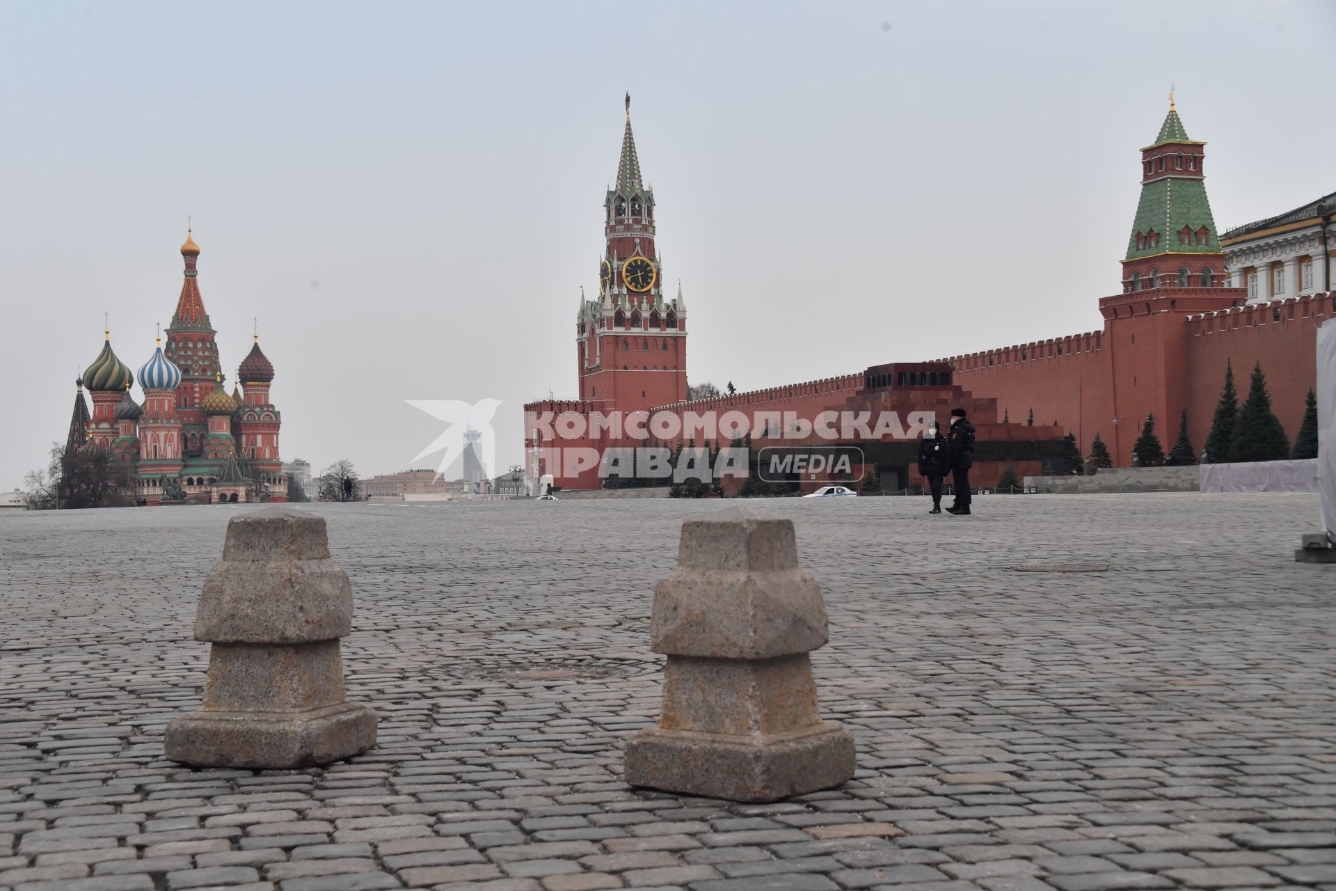 Москва.   Сотрудники полиции на Красной площади.