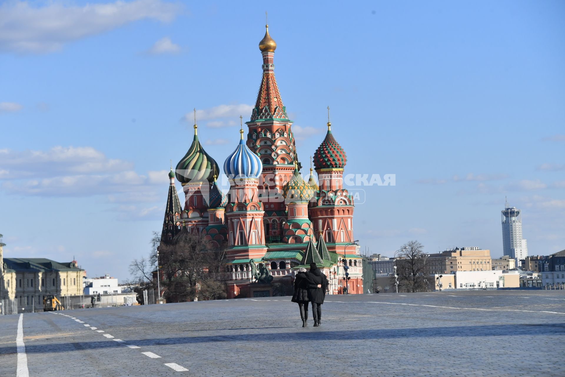 Москва. Двое на Красной площади.