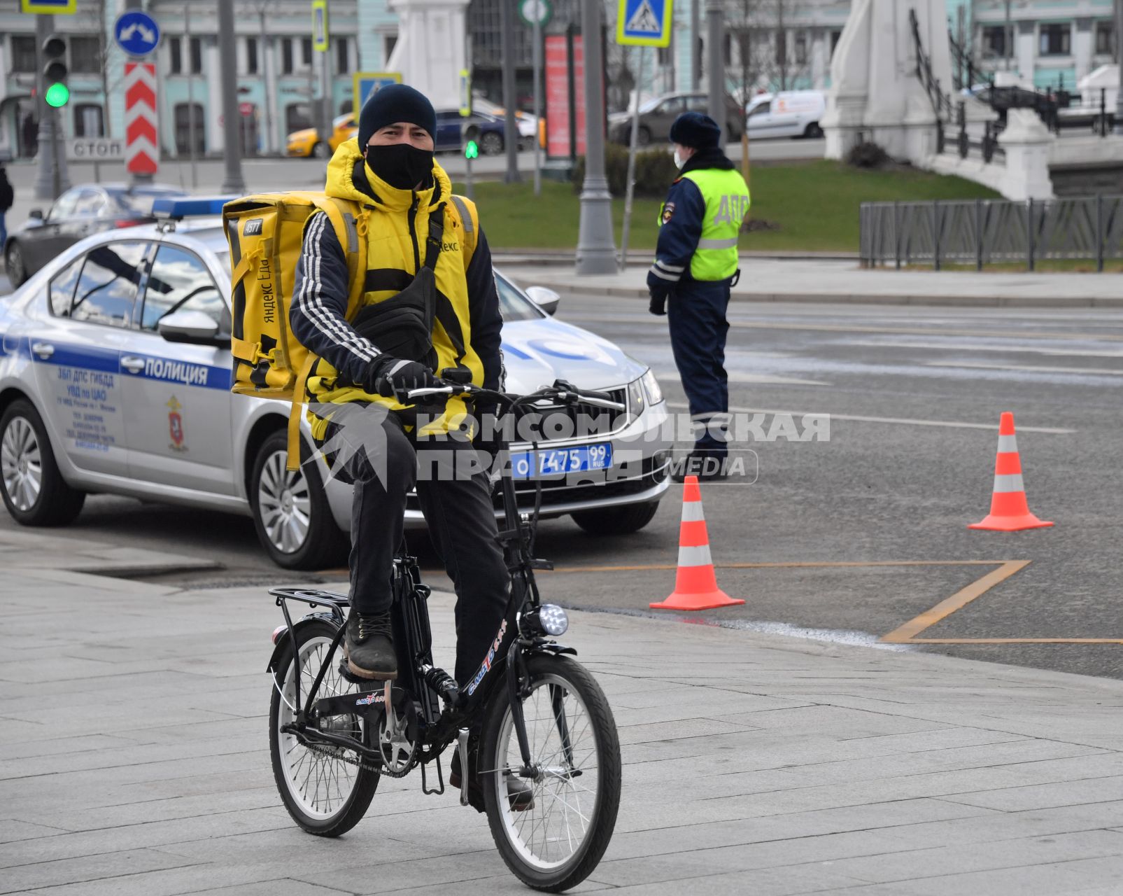 Москва. Сотрудник сервиса доставки еды.