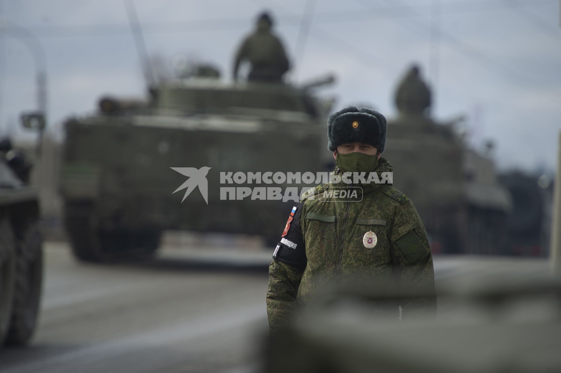 Екатеринбург. Репетиция военного парада. Военнослужащие в медицинских масках для нераспространения коронавирусной инфекции COVID-19