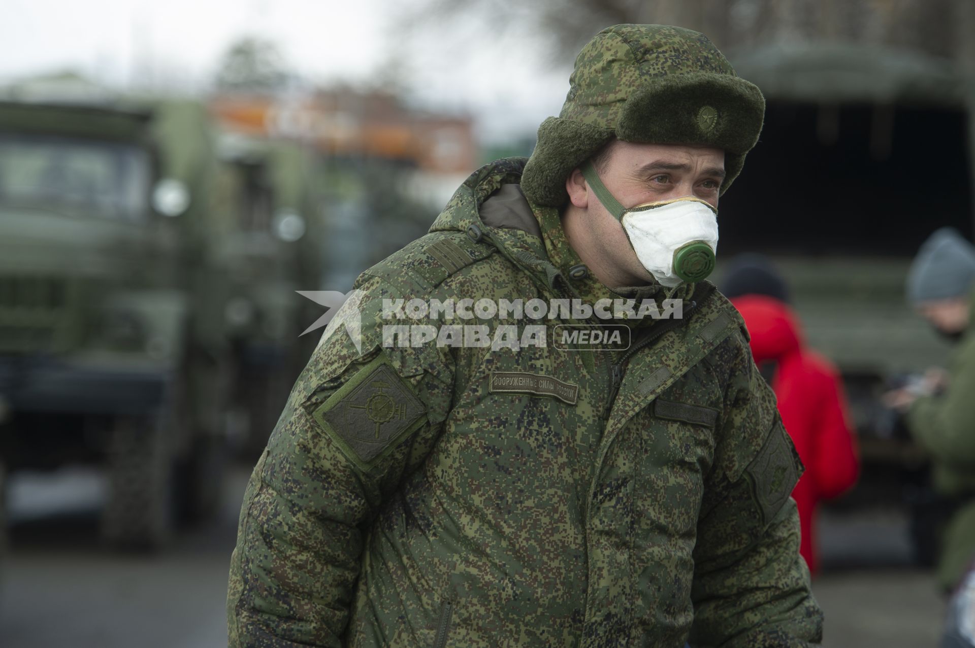 Екатеринбург. Репетиция военного парада. Военнослужащие в медицинских масках для нераспространения коронавирусной инфекции COVID-19