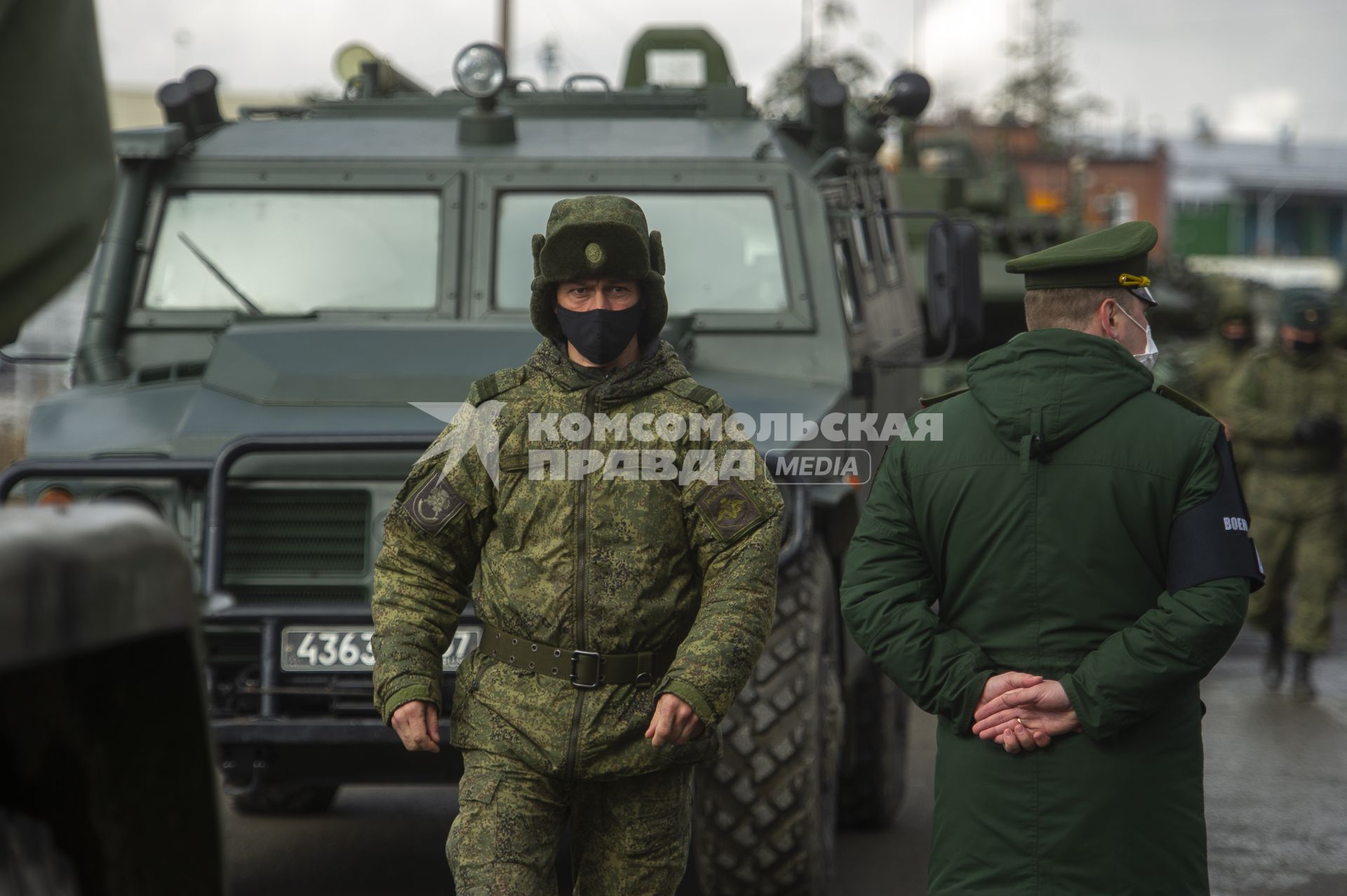 Екатеринбург. Репетиция военного парада. Военнослужащие в медицинских масках для нераспространения коронавирусной инфекции COVID-19