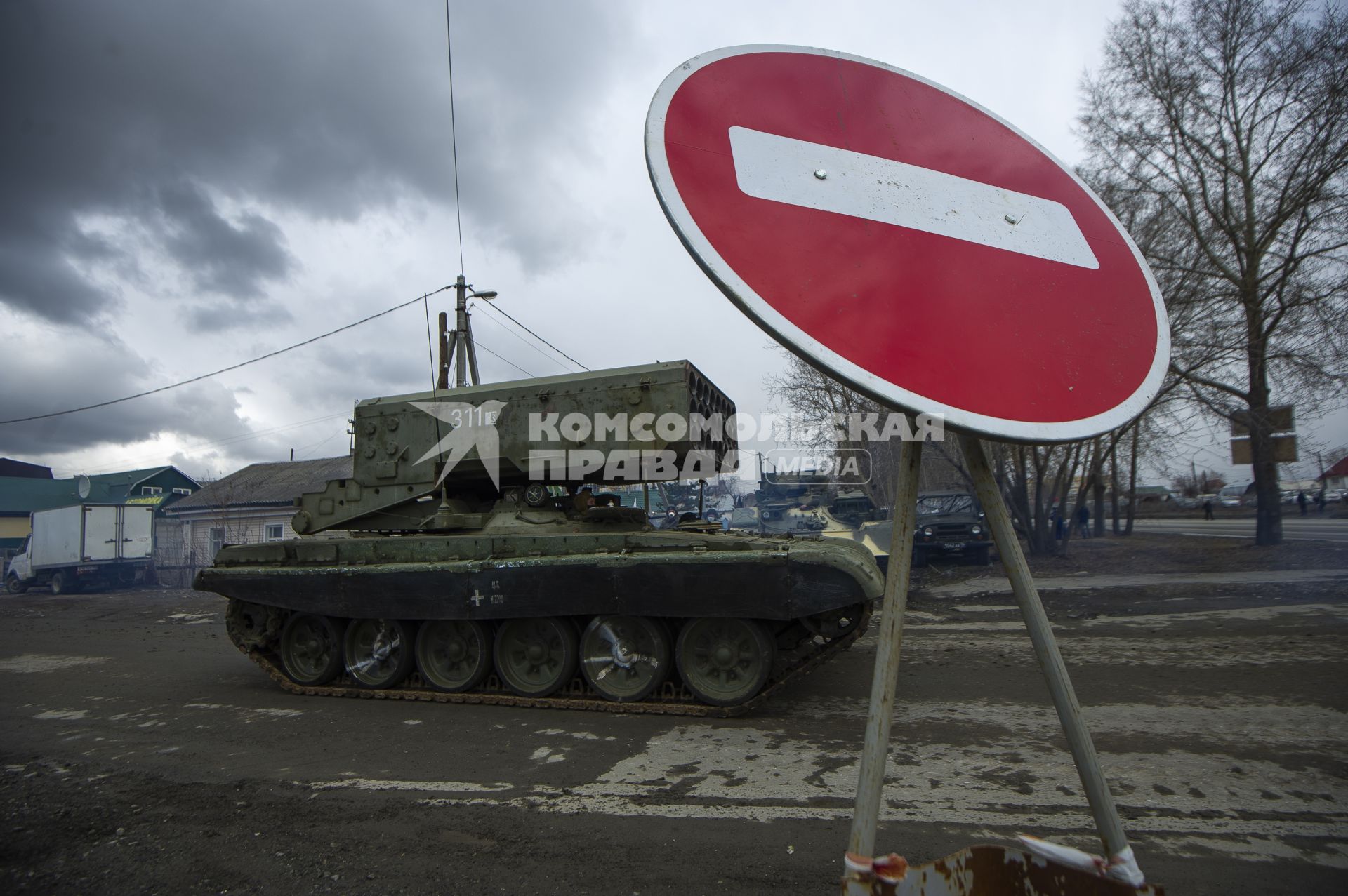 Екатеринбург. Колонна военной техники учавствующей в репетиции парада. На фото: тяжелая огнеметная система ТОС-1а \'Солнцепек\'