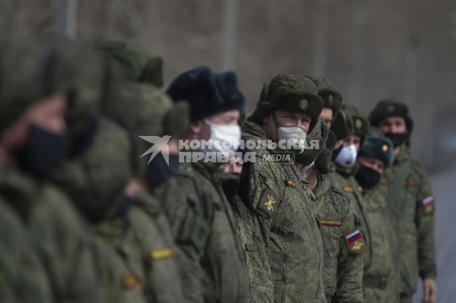 Екатеринбург. Репетиция военного парада. Военнослужащие в медицинских масках для нераспространения коронавирусной инфекции COVID-19