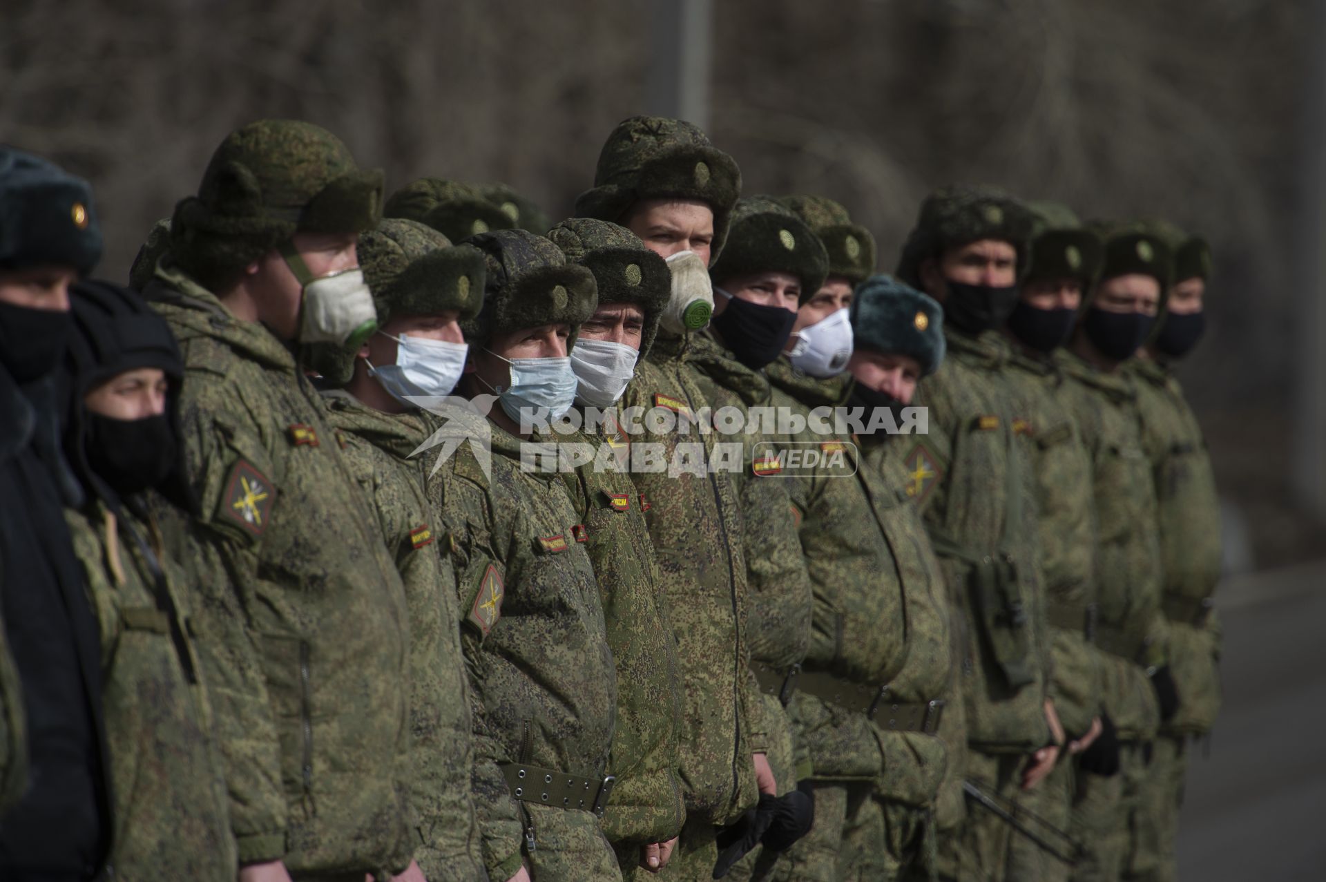 Екатеринбург. Репетиция военного парада. Военнослужащие в медицинских масках для нераспространения коронавирусной инфекции COVID-19