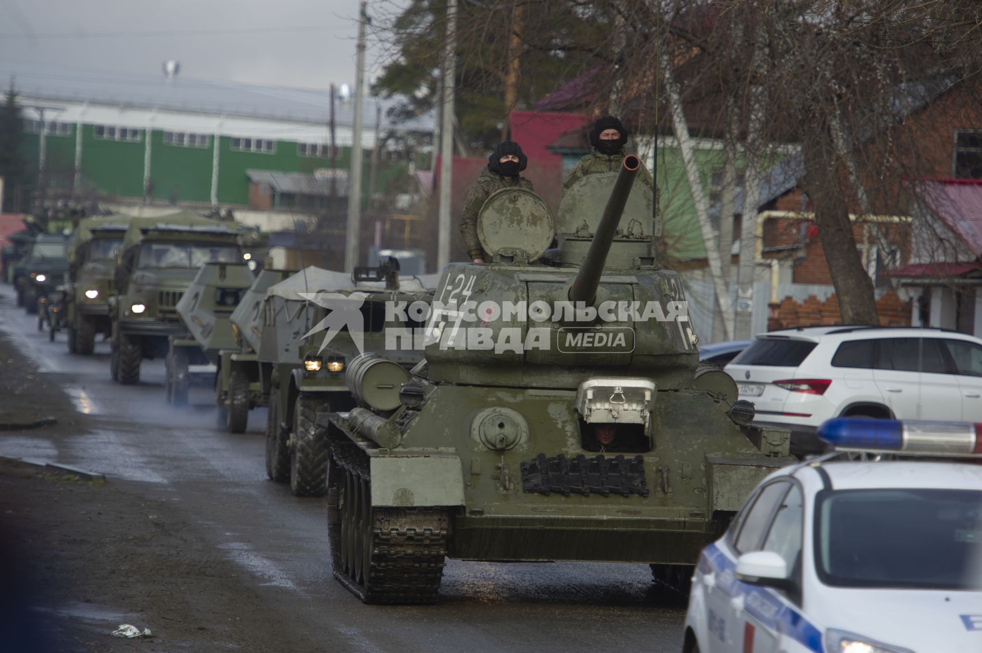 Екатеринбург. Колонна военной техники учавствующей в репетиции парада