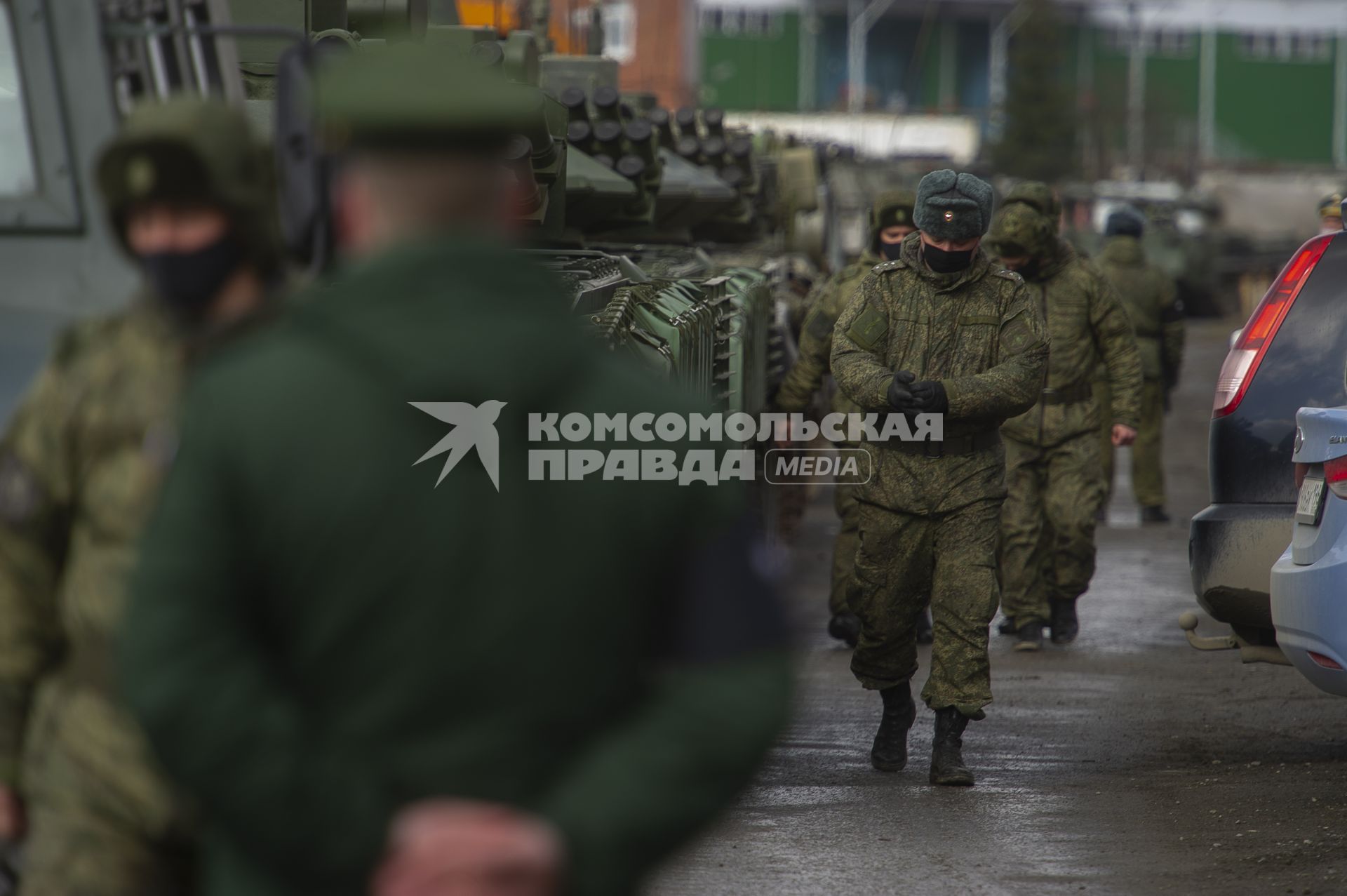 Екатеринбург. Репетиция военного парада. Военнослужащие в медицинских масках для нераспространения коронавирусной инфекции COVID-19