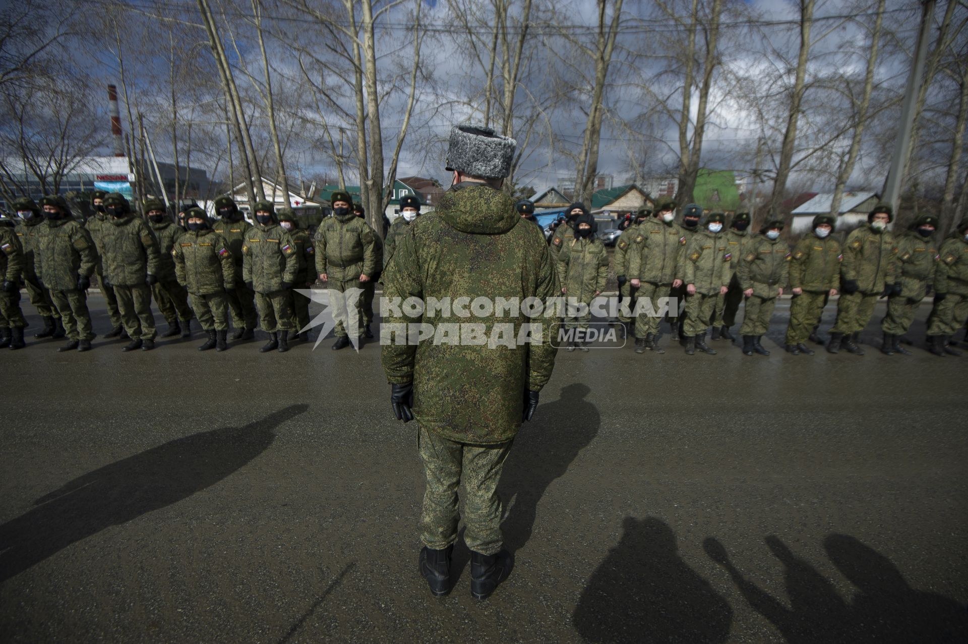 Екатеринбург. Репетиция военного парада. Военнослужащие в медицинских масках для нераспространения коронавирусной инфекции COVID-19