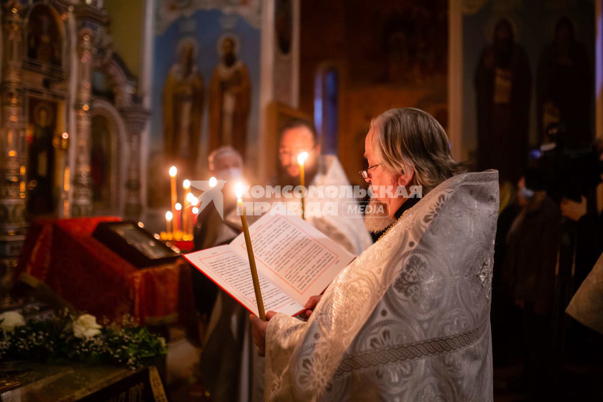 Челябинск.  Пасхальное богослужение.