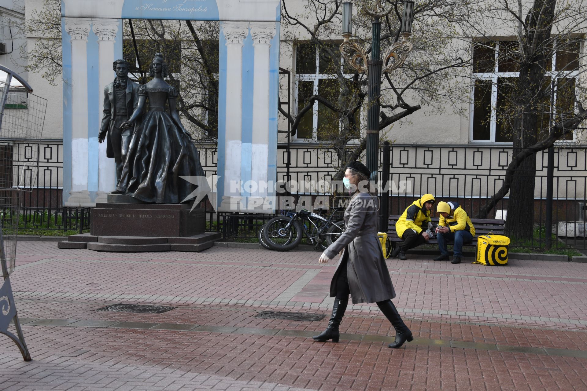 Москва. Прохожие на Старом Арбате.