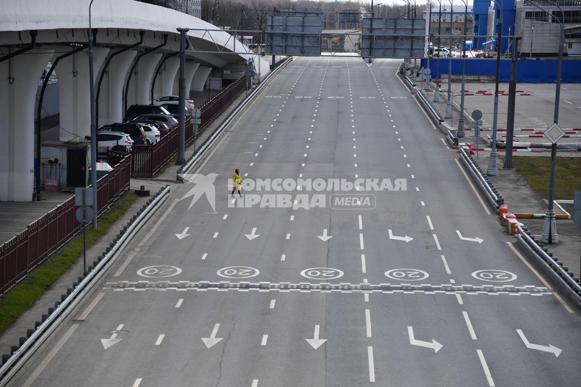 Москва. Пустая территория международного аэропорта Внуково.