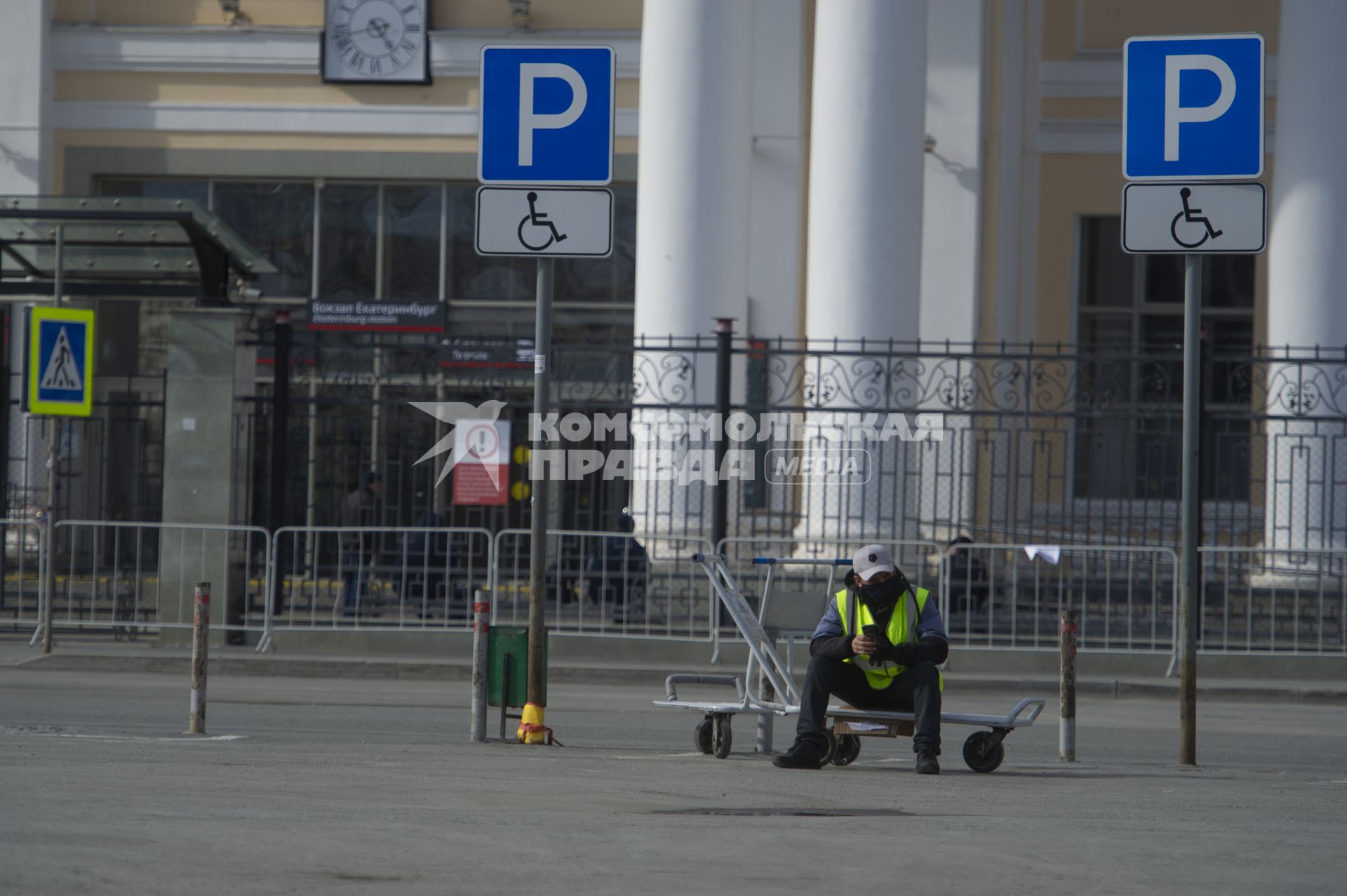 Екатеринбург. Горожане во время режима самоизоляции, введенного для нераспространения COVID-19