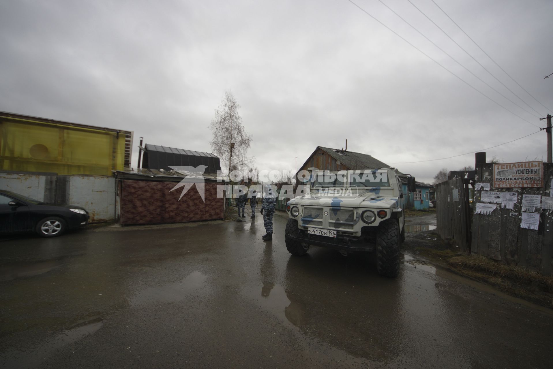 Екатеринбург. Сотрудники ОМОН у дачного дома в котором были уничтожены три террориста, во время контртеррористической операции