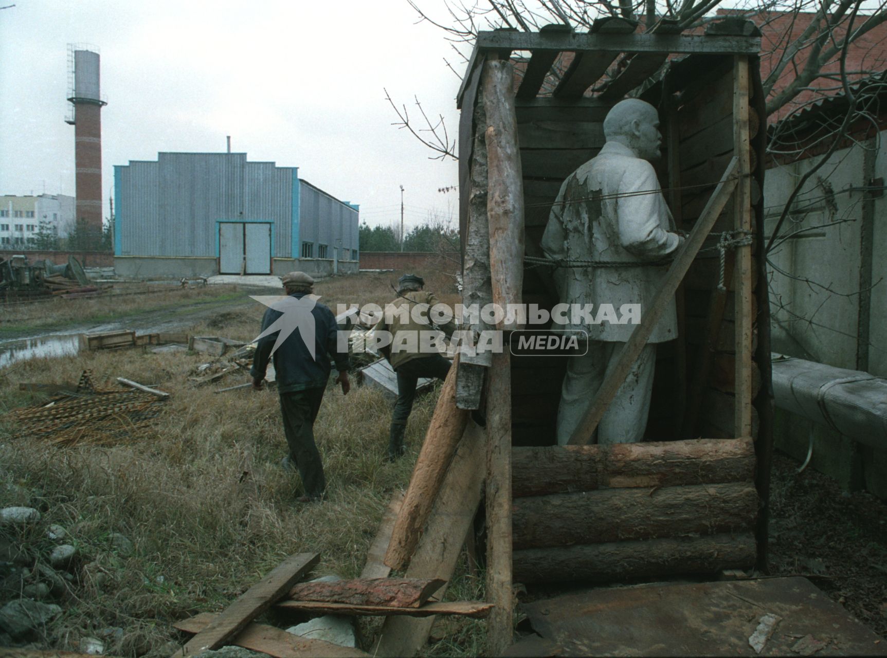 Москва.  Снесенный памятник Ленину в  Краснодаре в начале 90 -х годов.