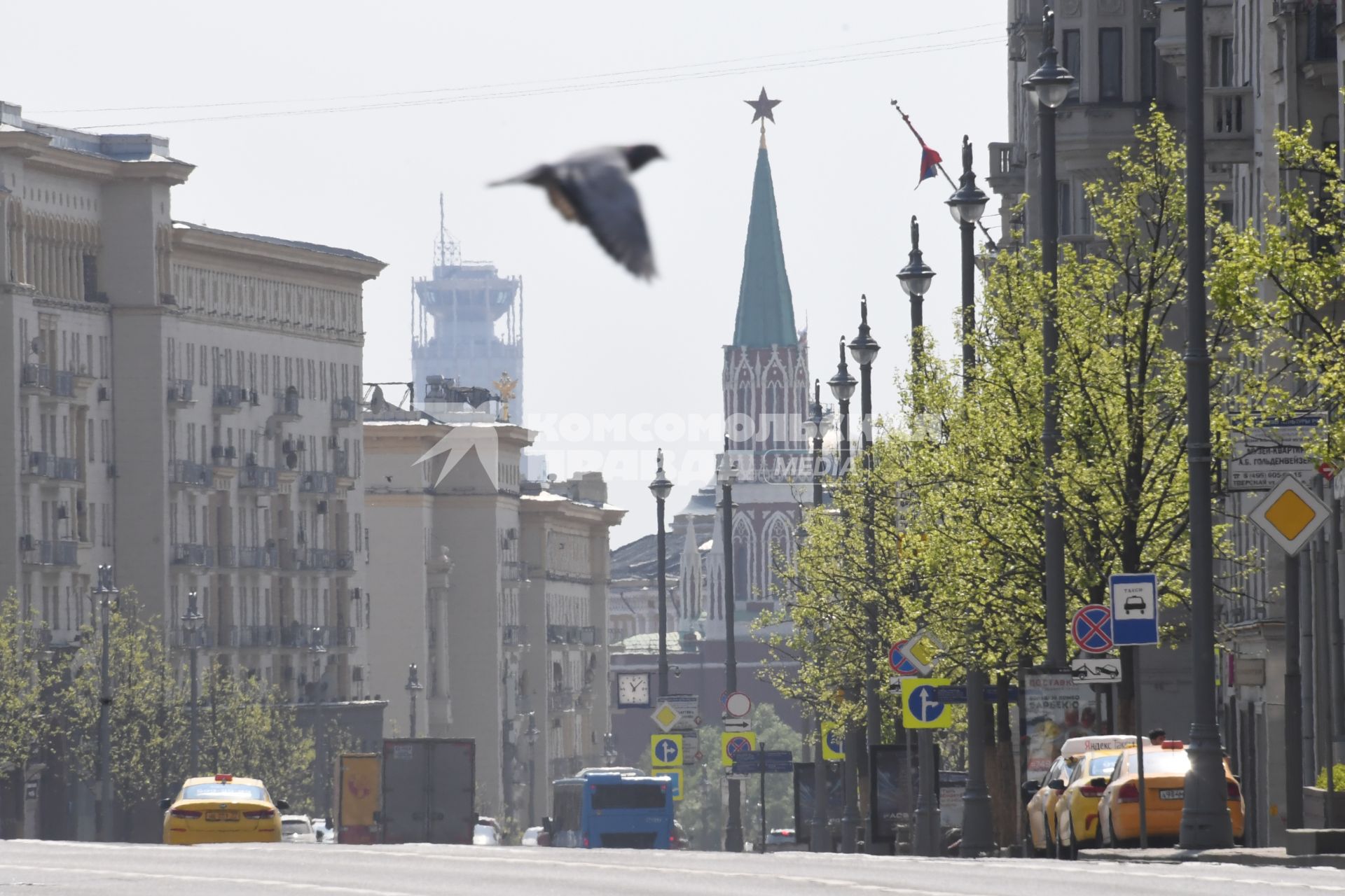 Москва. Вид на Никольскую башню Московского Кремля.