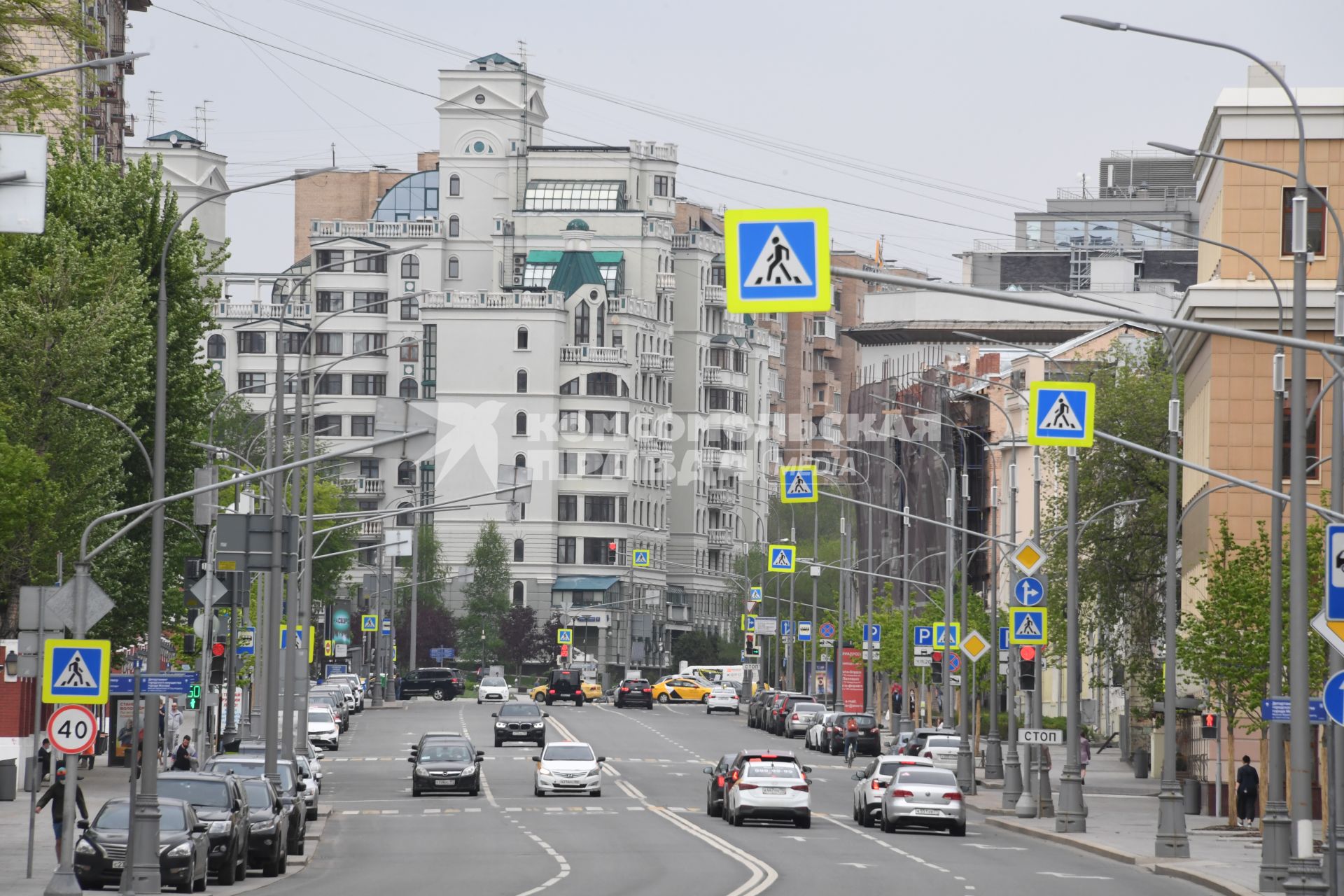 Москва. Автомобильное движение на улицах города.