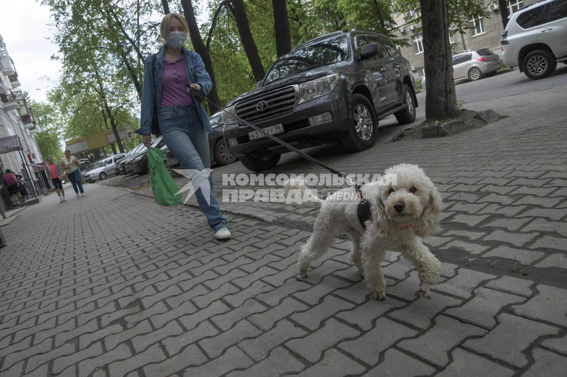 Екатеринбург. Горожане во время режима самоизоляции введеного для нераспространения новой коронавирусной инфекции COVID-19