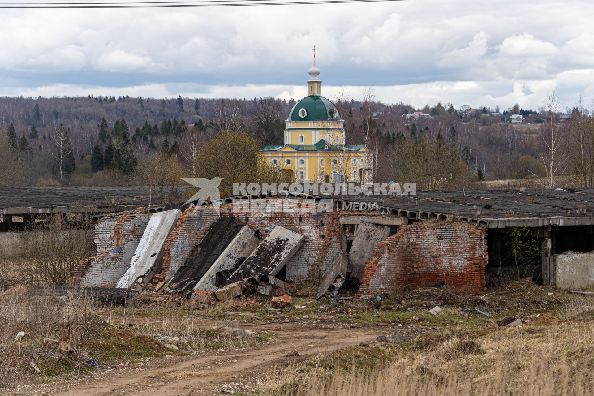 Московская область.   Солнечногорский район, сельское поселение Смирновское , церковь Архангела Михаила.