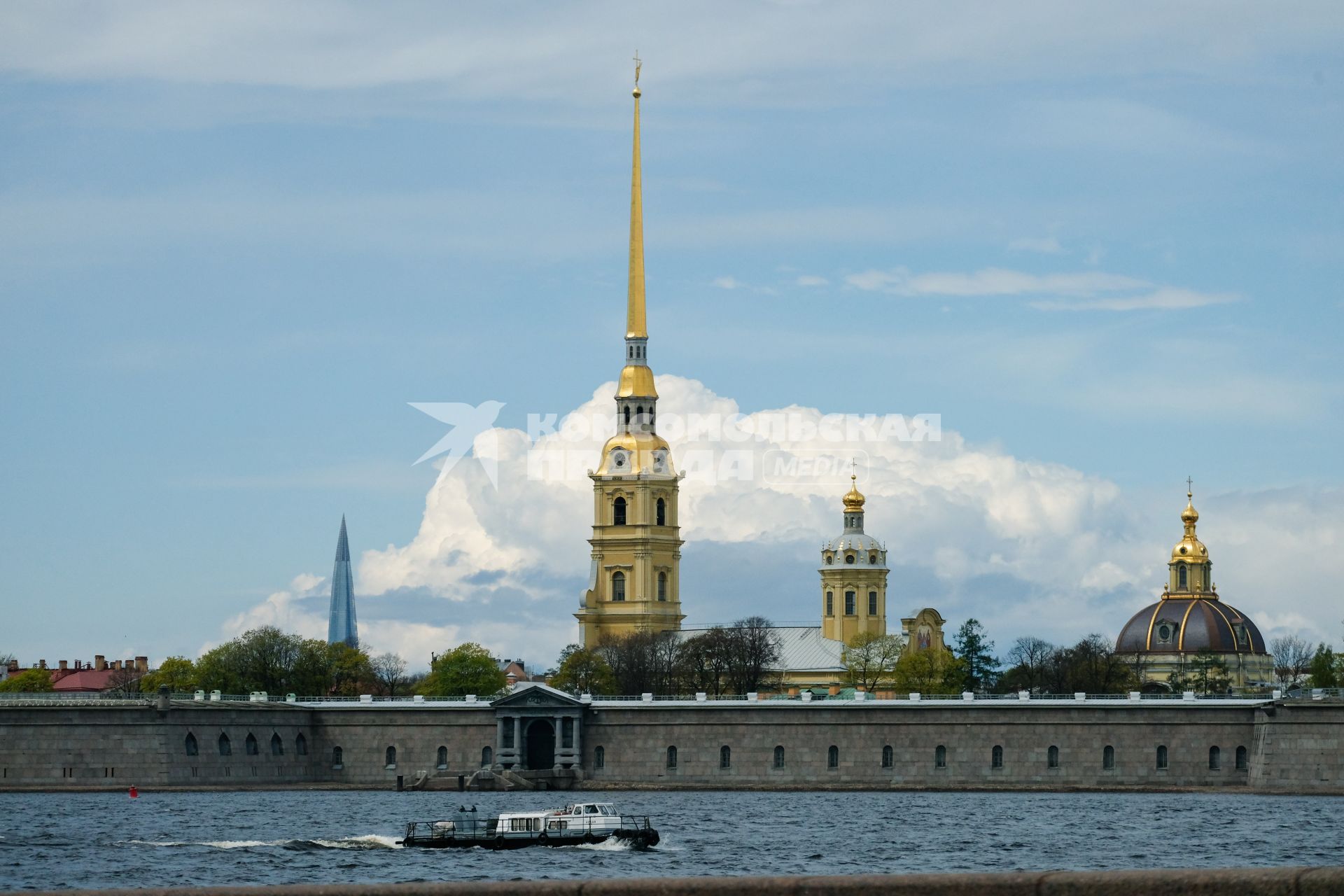 Санкт-Петербург. Вид на Петропавловскую крепость.