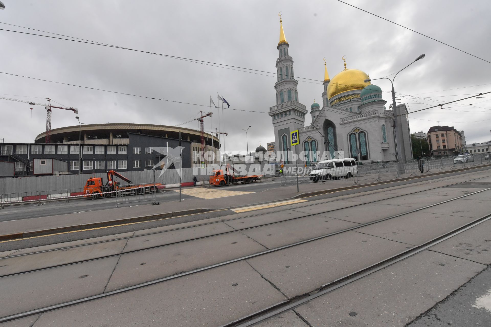 Москва. Вид на Московскую соборную мечеть во время праздника Ураза-байрам.