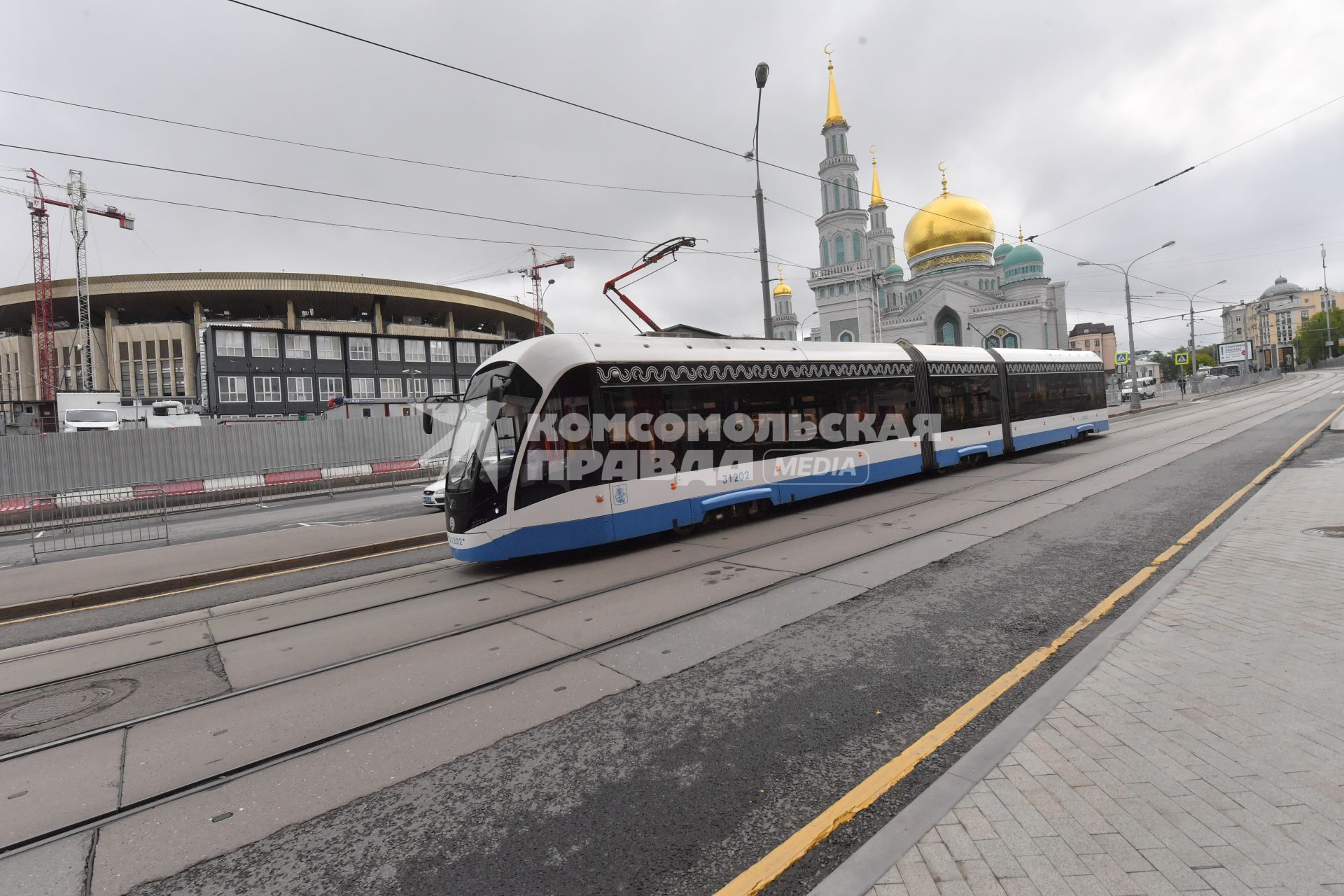 Москва. Вид на Московскую соборную мечеть во время праздника Ураза-байрам.