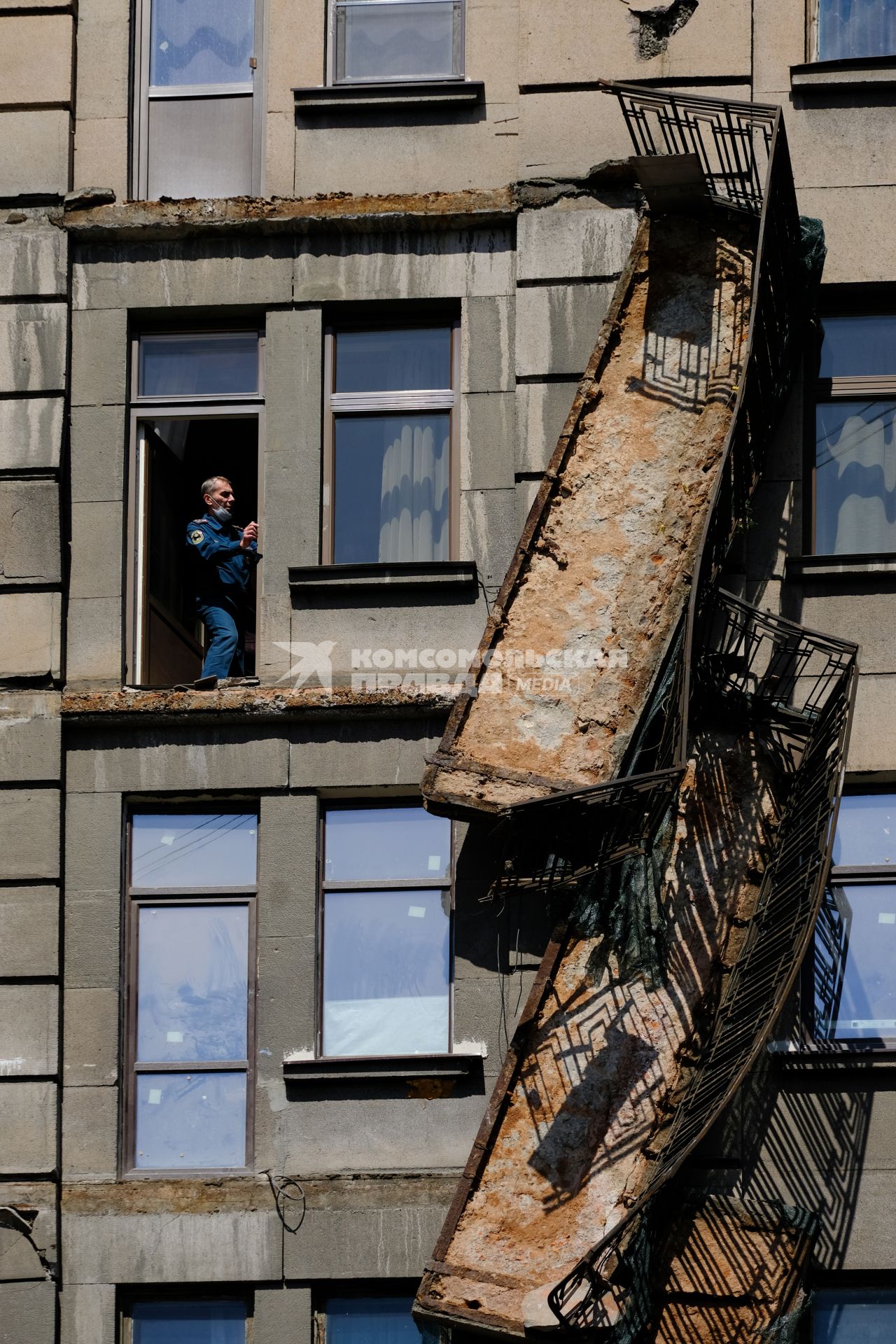 Санкт-Петербург. Обрушение четырех балконов жилого дома на улице Кирочная, 20.