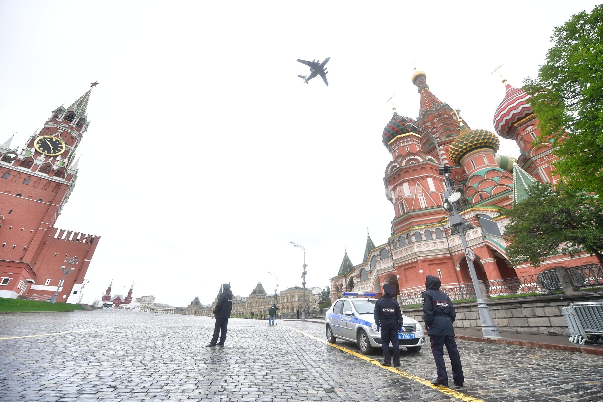 Москва. Во время  воздушного парада Победы в Москве.