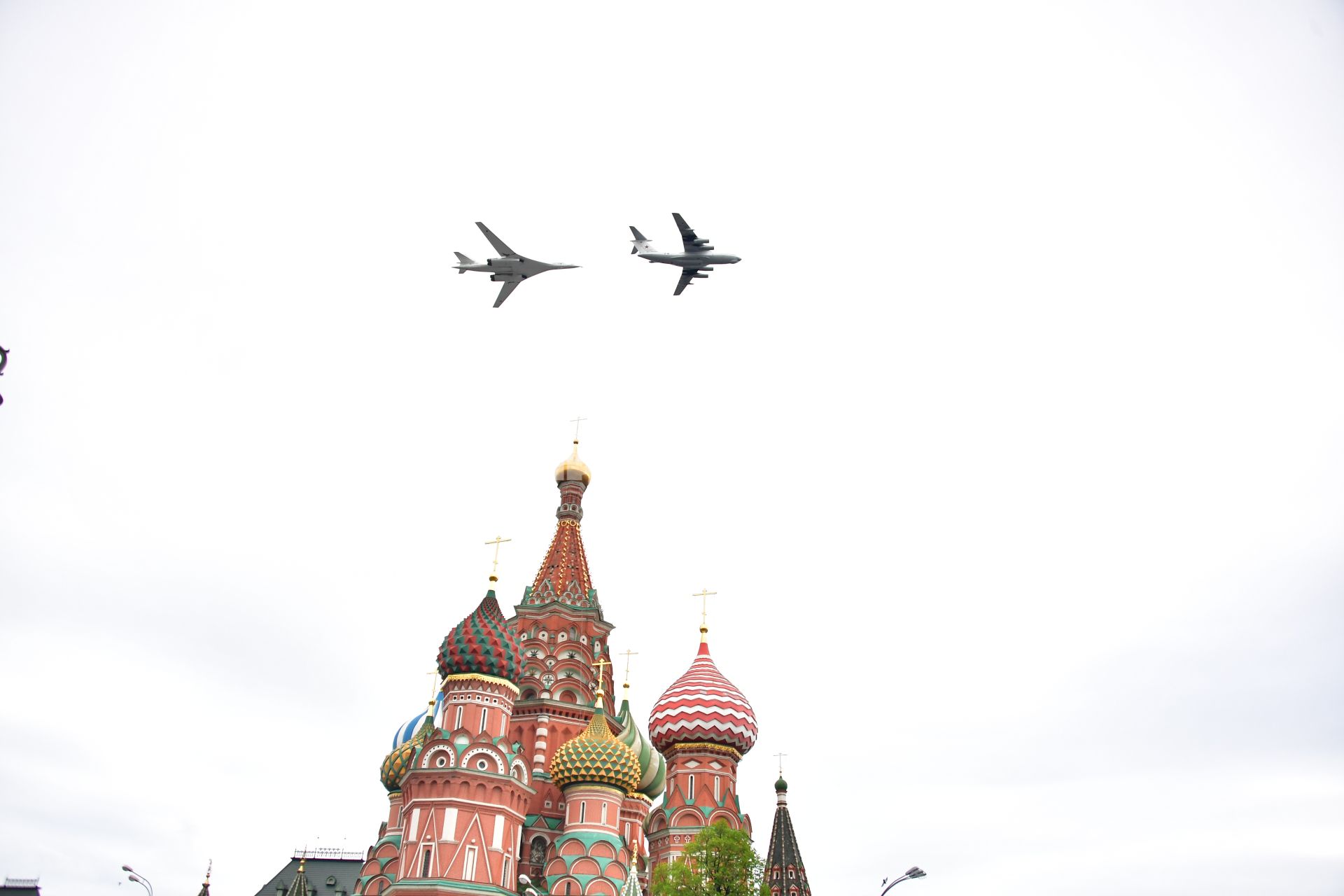 Москва. Во время  воздушного парада Победы в Москве.