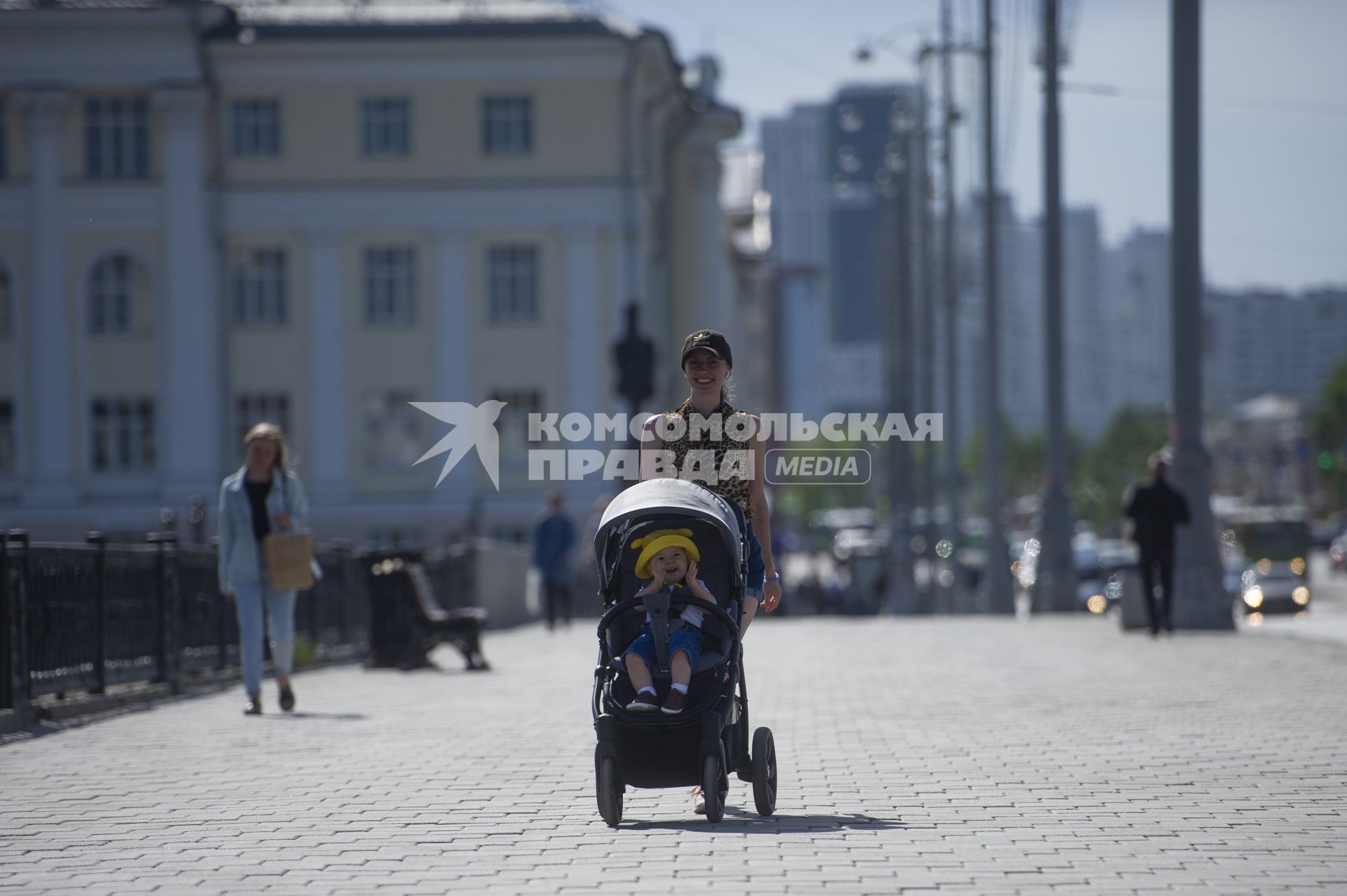 Екатеринбург. Горожане во время режима самоизоляции введеного для нераспространения новой коронавирусной инфекции COVID-19