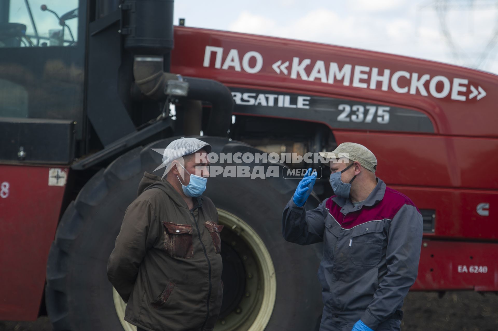 Свердловская область. Посевная кампания в условиях особого режима, введеного для нераспространения COVID. Нафото резерфуар зерновоза с рожью