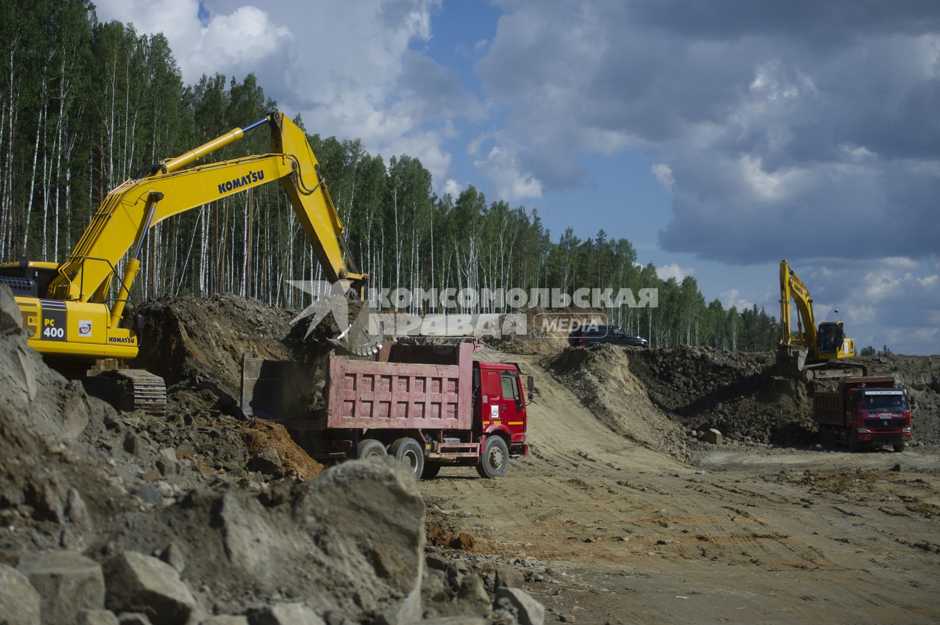 Екатеринбург. Строительство третьего, пускового комплекса Екатеринбургской кольцевой автомобильной дороги (ЕКАД) в рамках национального проекта \'Безопасные и качественные автомобильные дороги\'