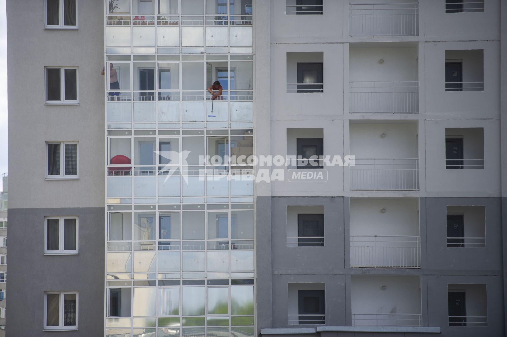 Екатеринбург. Окна многокваритрного жилого дома