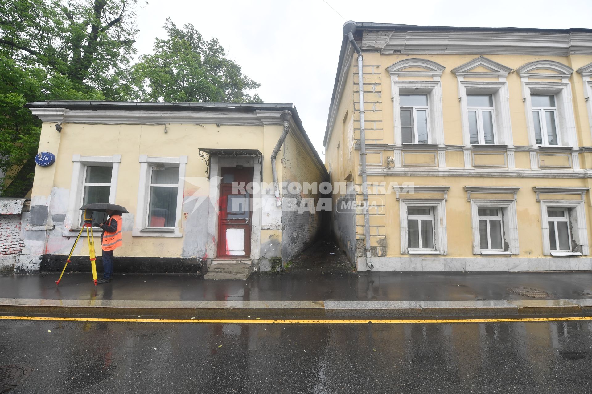 Москва.  Вид на  дома в  Хохловском переулке ,где раньше протекала река Рачка.