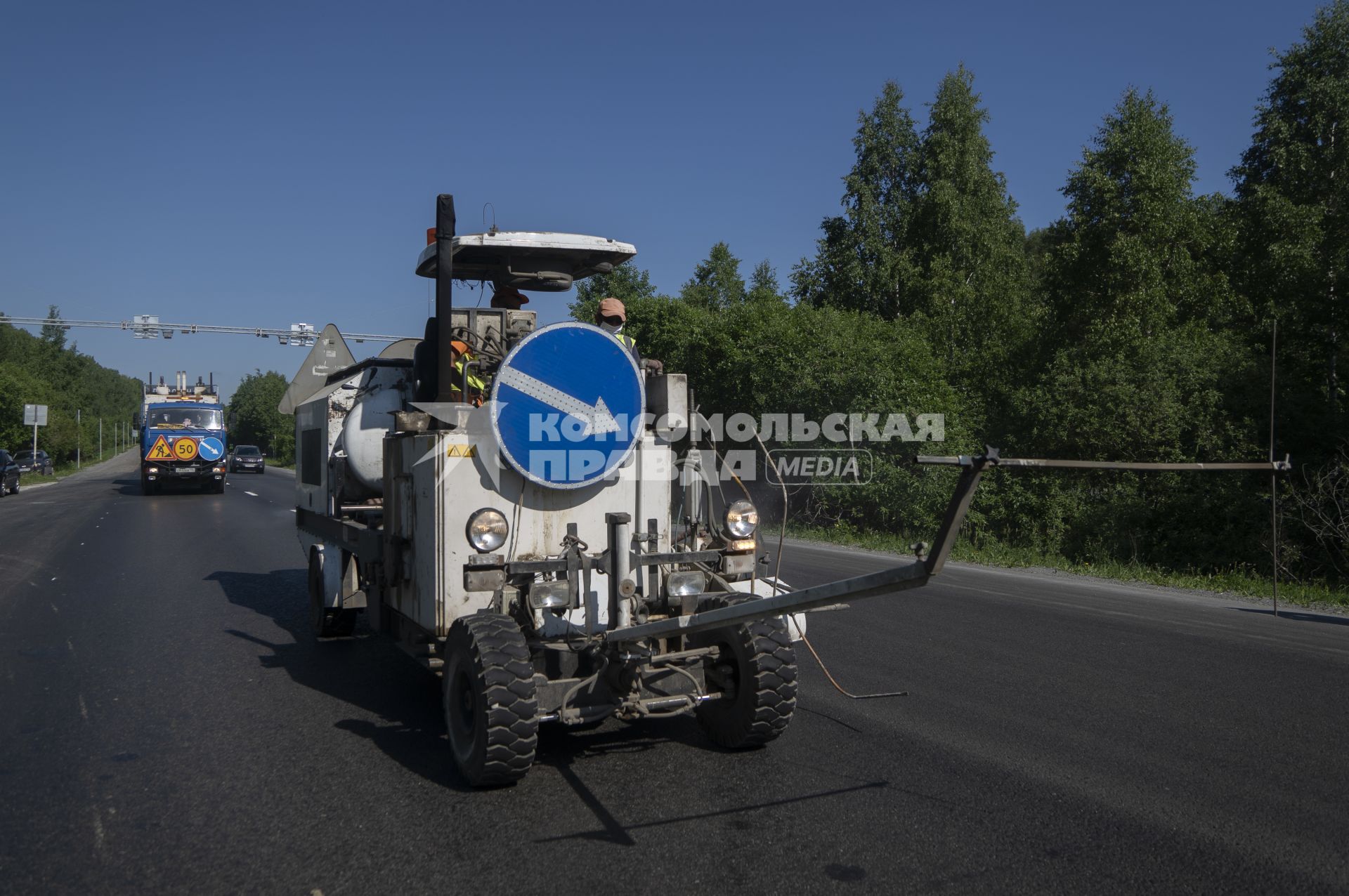 Екатеринбург. Нанесение дорожной разметки на отремонтированной дороге