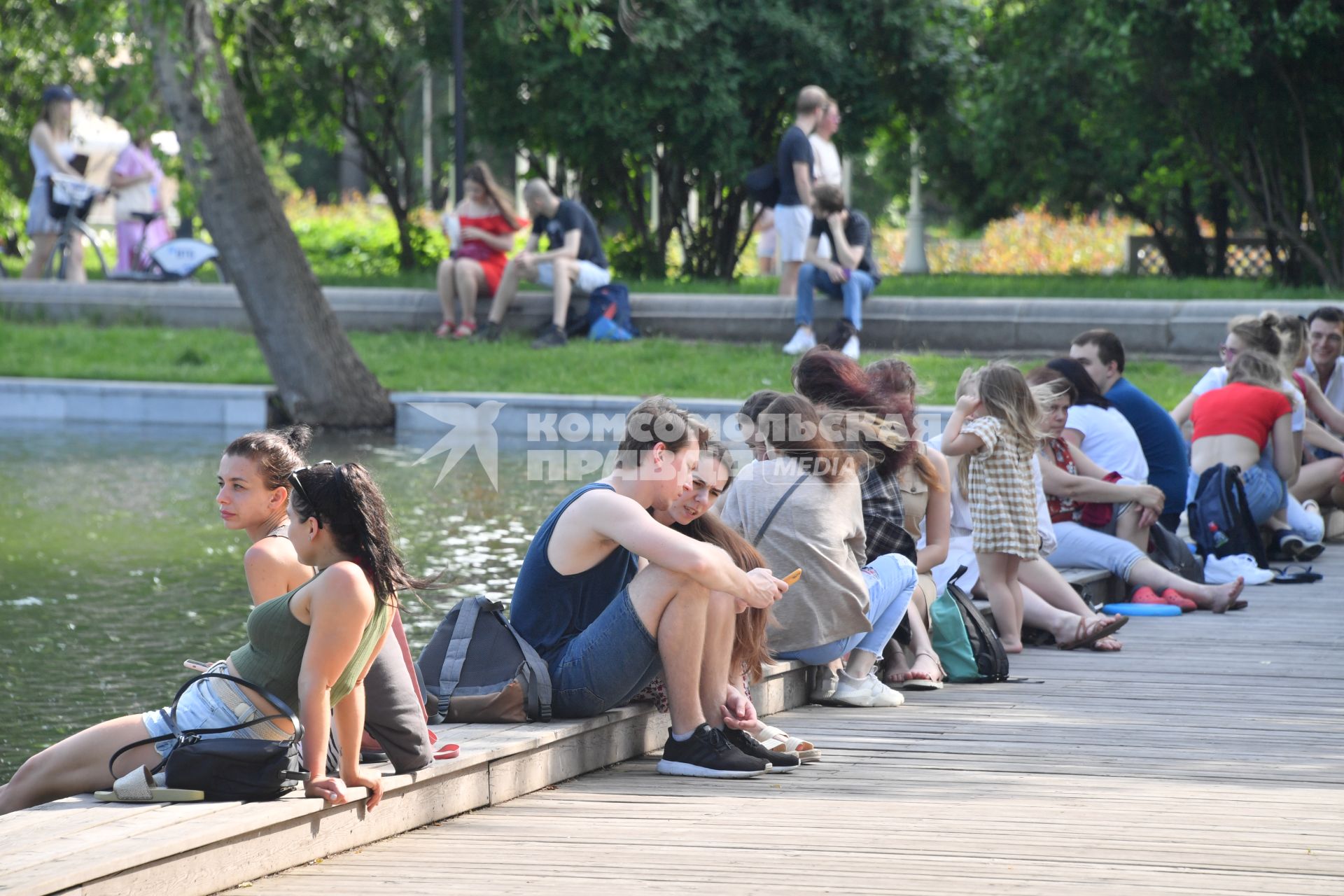 Москва.  Отдыхающие в парке Горького после отмены режима самоизоляции, введенного  из-за пандемии коронавируса.