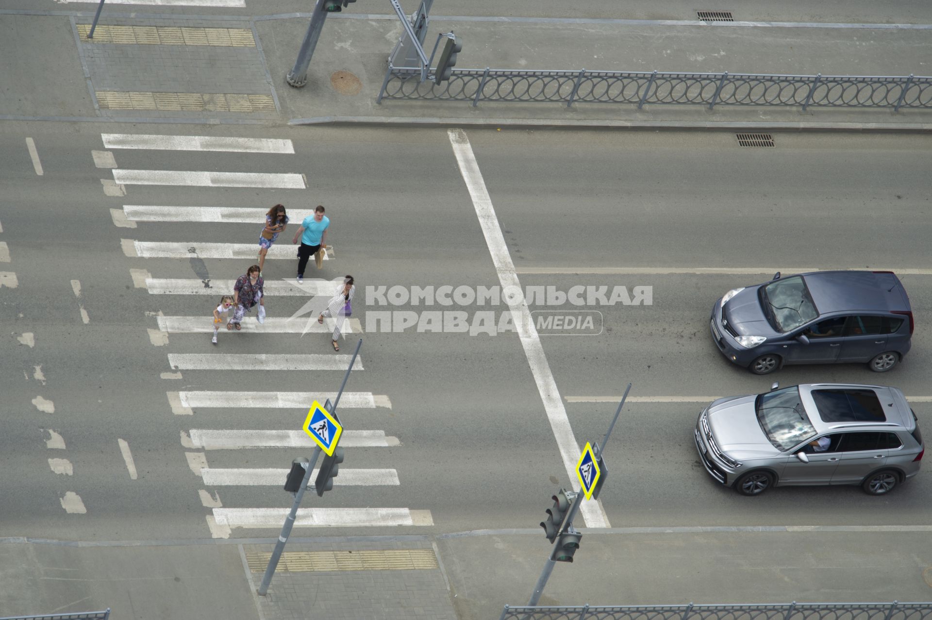 Екатеринбург. Горожане в новом жилом районе \'Академический\'