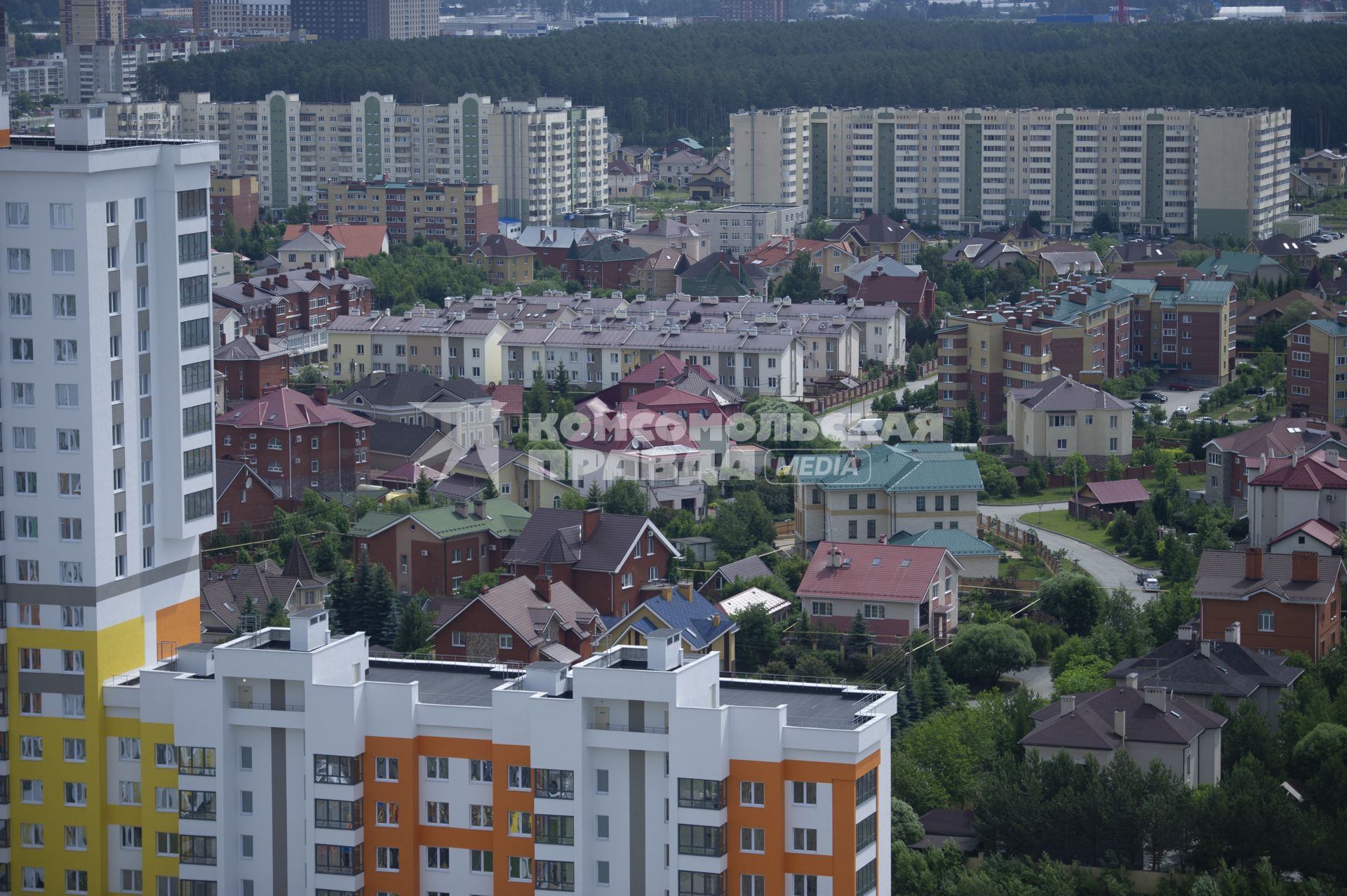 Екатеринбург. Вид на новый жилой район \'Академический\'