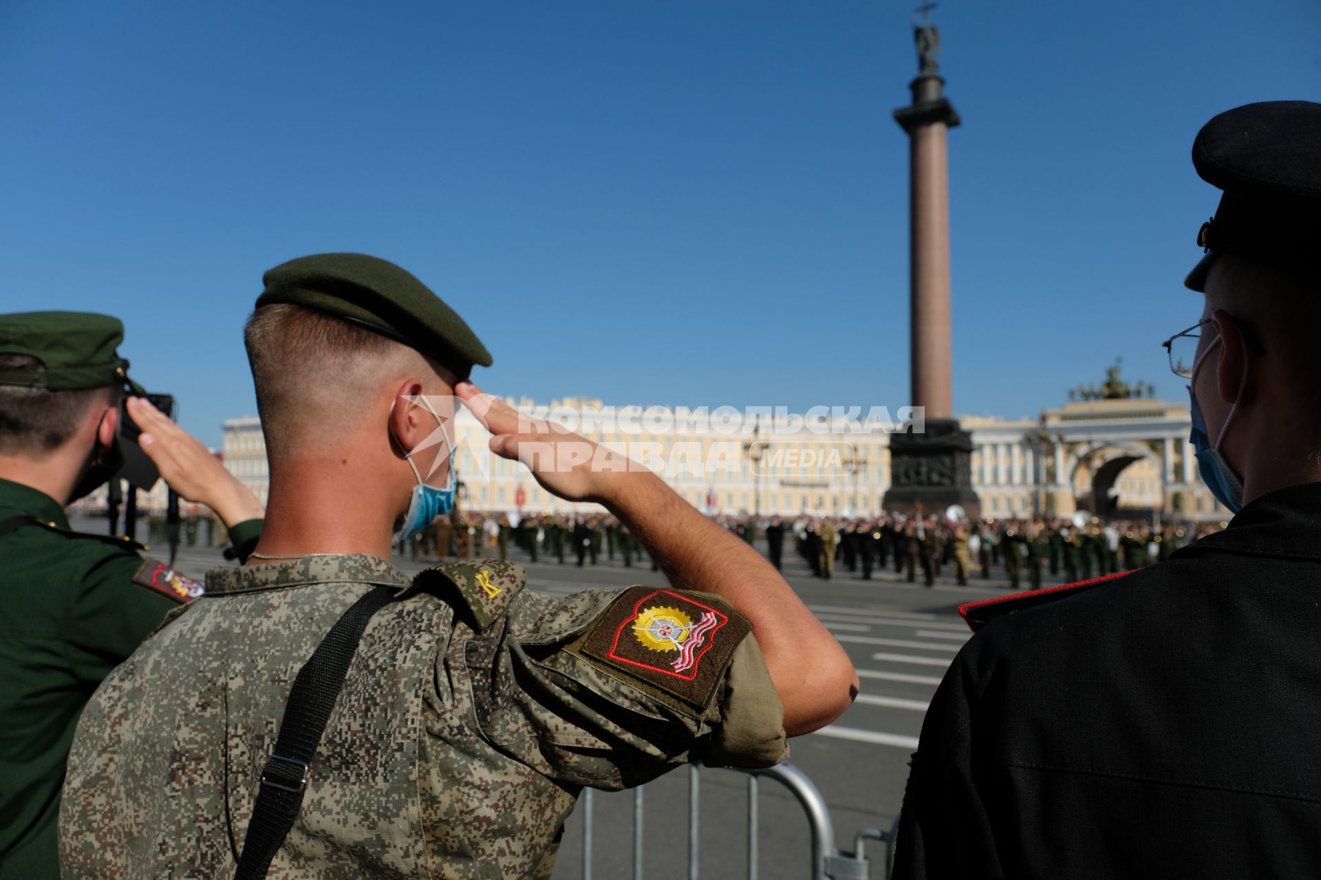 Санкт-Петербург. Военнослужащие Западного военного округа во время пешей  репетиции парада в честь 75-летия Победы в Великой Отечественной войне на Дворцовой площади.