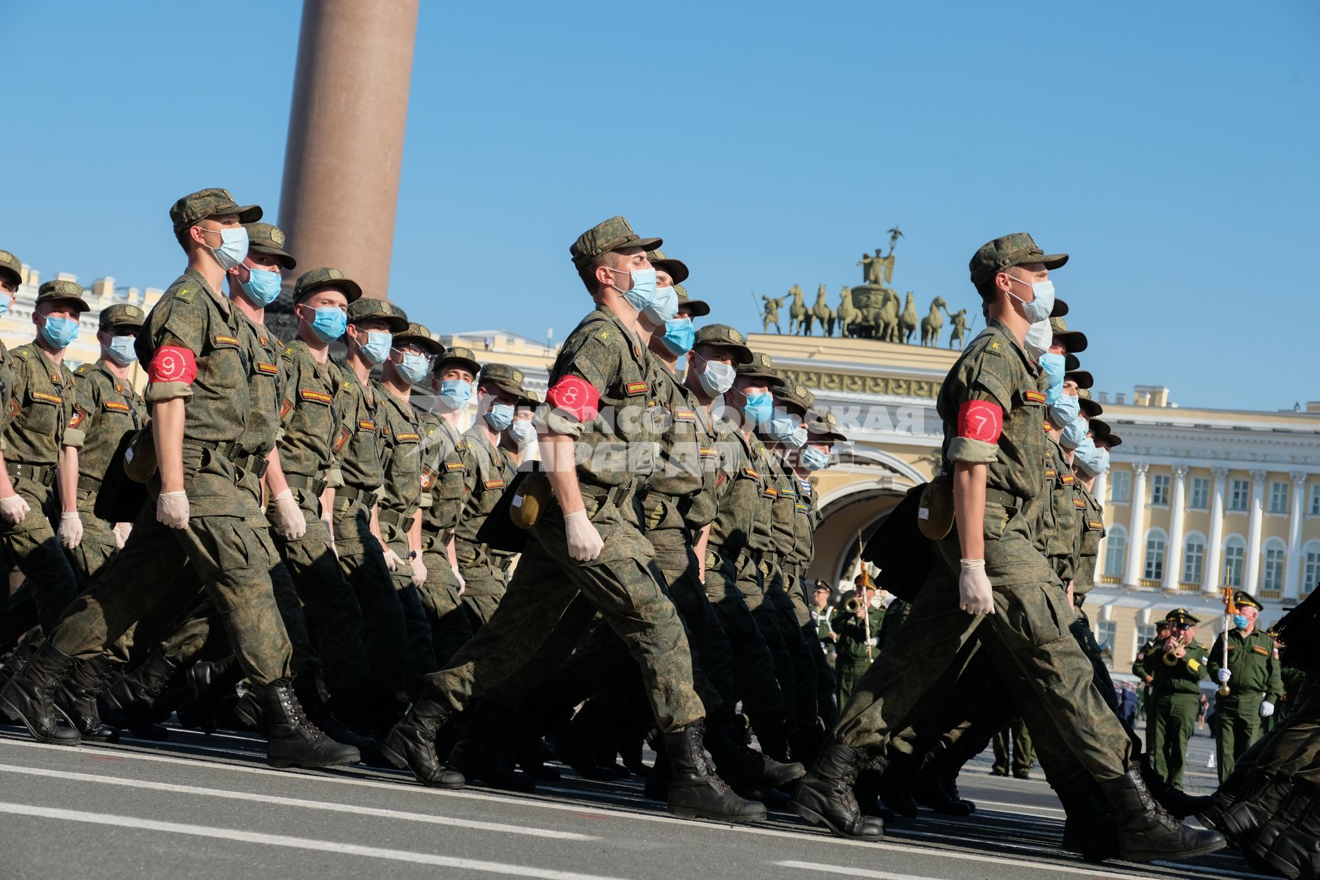 Санкт-Петербург. Военнослужащие Западного военного округа во время пешей  репетиции парада в честь 75-летия Победы в Великой Отечественной войне на Дворцовой площади.