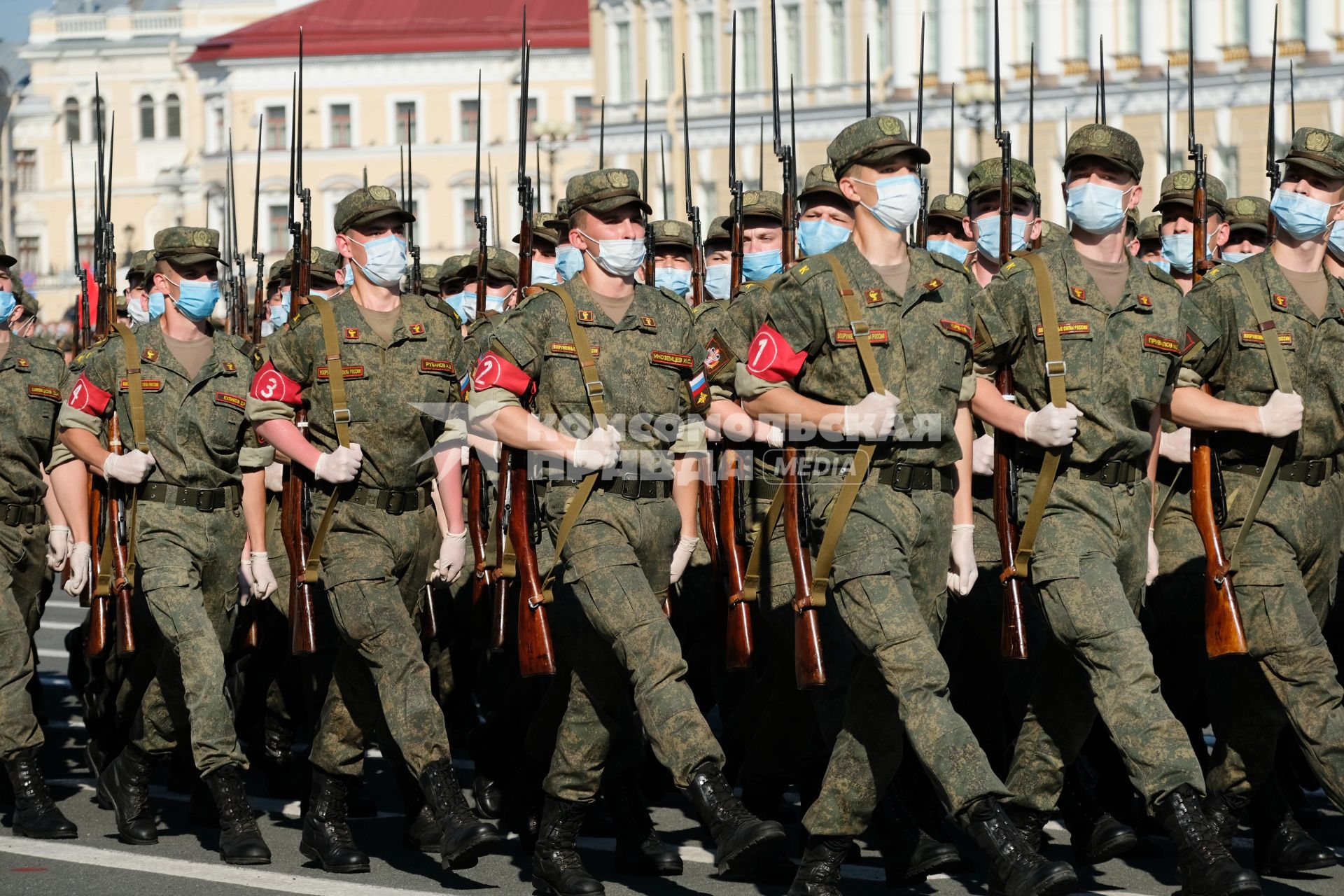 Санкт-Петербург. Военнослужащие Западного военного округа во время пешей  репетиции парада в честь 75-летия Победы в Великой Отечественной войне на Дворцовой площади.