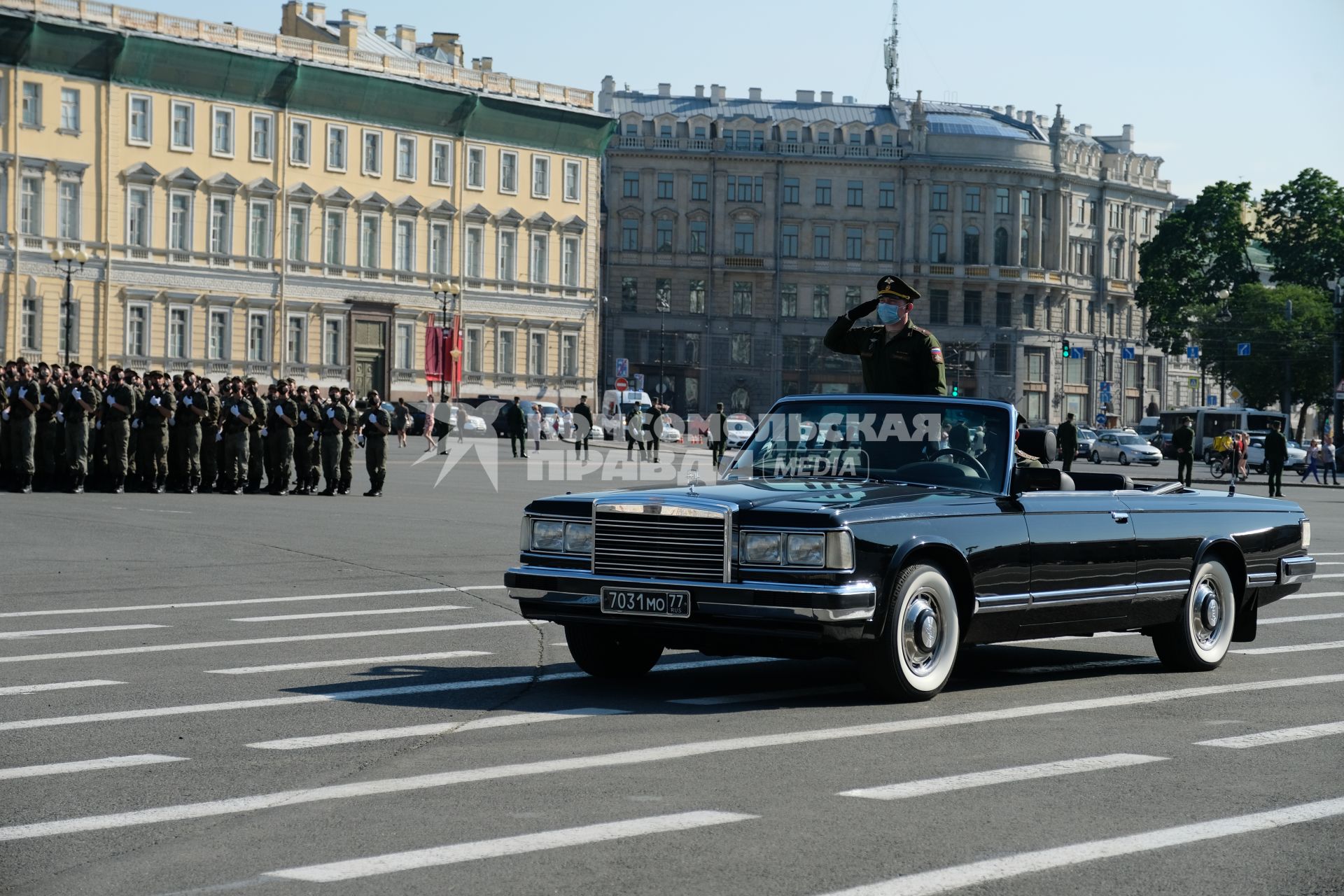 Санкт-Петербург. Военнослужащие Западного военного округа во время пешей  репетиции парада в честь 75-летия Победы в Великой Отечественной войне на Дворцовой площади.