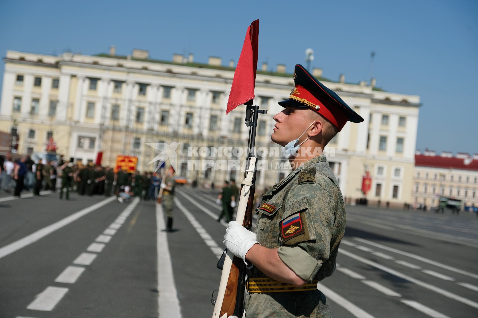 Санкт-Петербург. Военнослужащие Западного военного округа во время пешей  репетиции парада в честь 75-летия Победы в Великой Отечественной войне на Дворцовой площади.