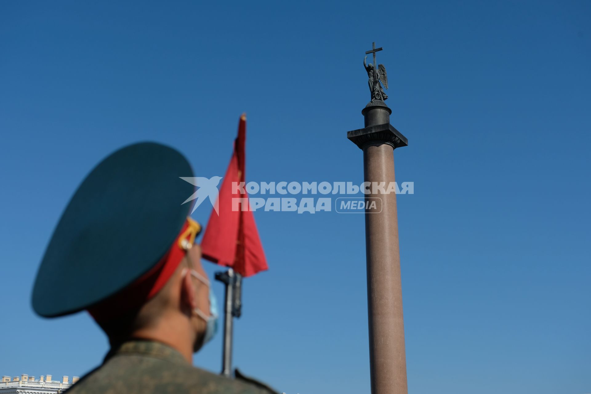 Санкт-Петербург. Военнослужащие Западного военного округа во время пешей  репетиции парада в честь 75-летия Победы в Великой Отечественной войне на Дворцовой площади.