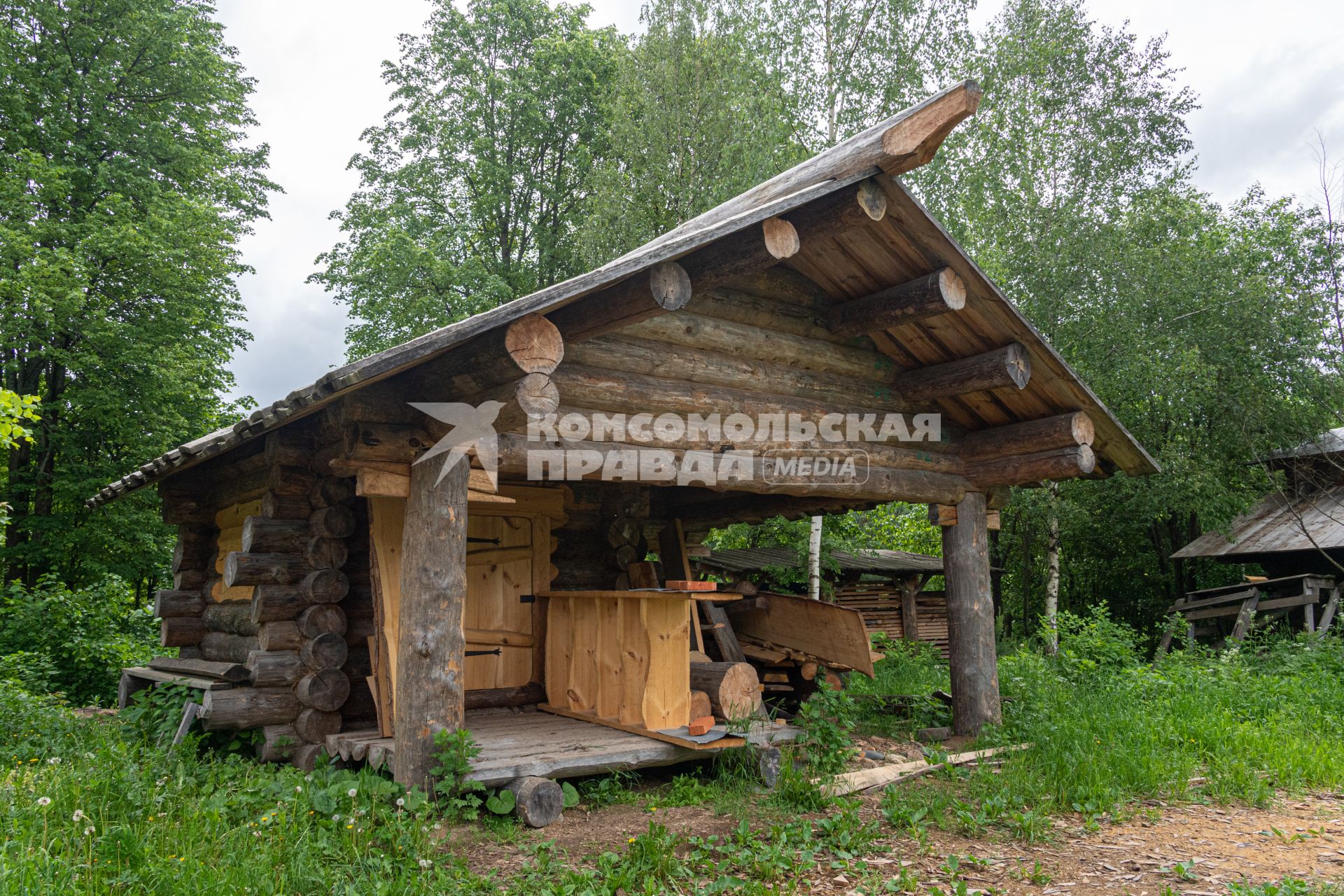 Московская область, Воздвиженское. Деревянные дома , привезенные с Севера, в музее деревянного северного зодчества `Музей Курной избы`.