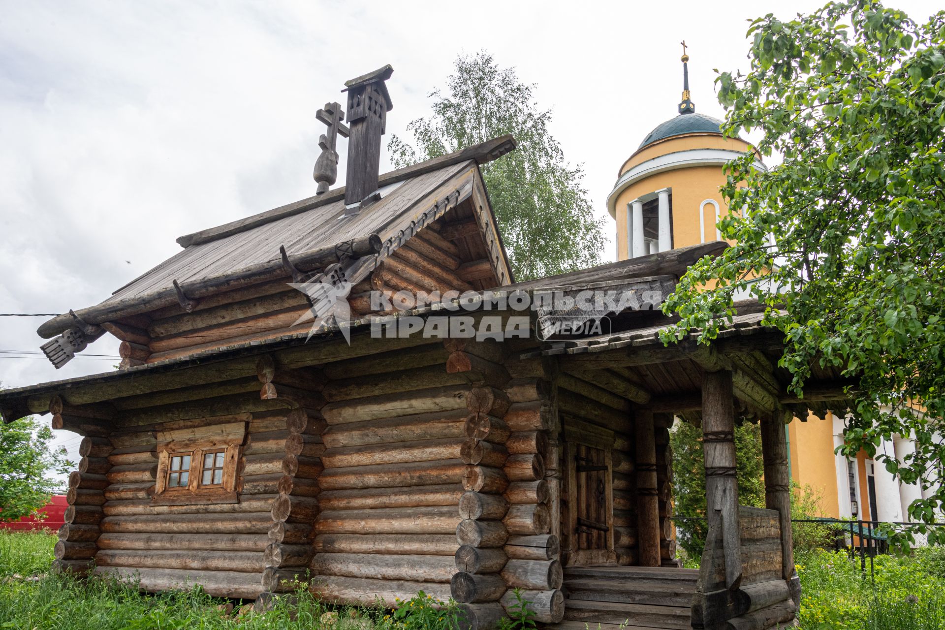 Московская область, Воздвиженское. Деревянные дома , привезенные с Севера, в  музее деревянного северного  зодчества  `Музей Курной избы`.